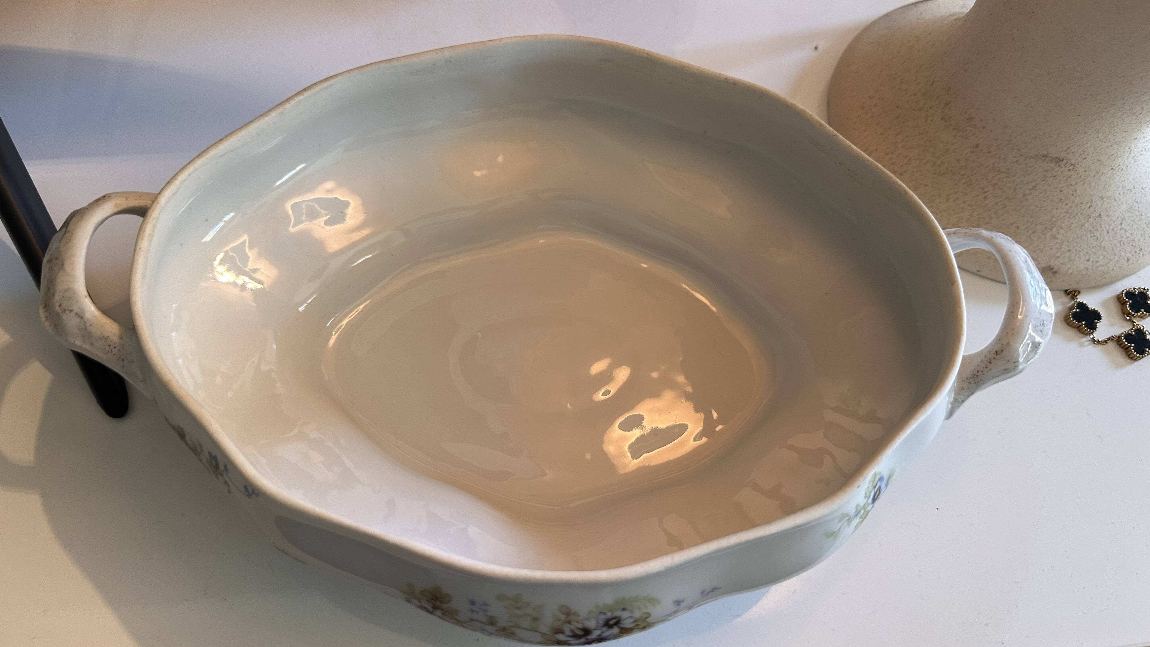 Soup tureen "Aux Lions de Faïence" Paris - Perfect Condition