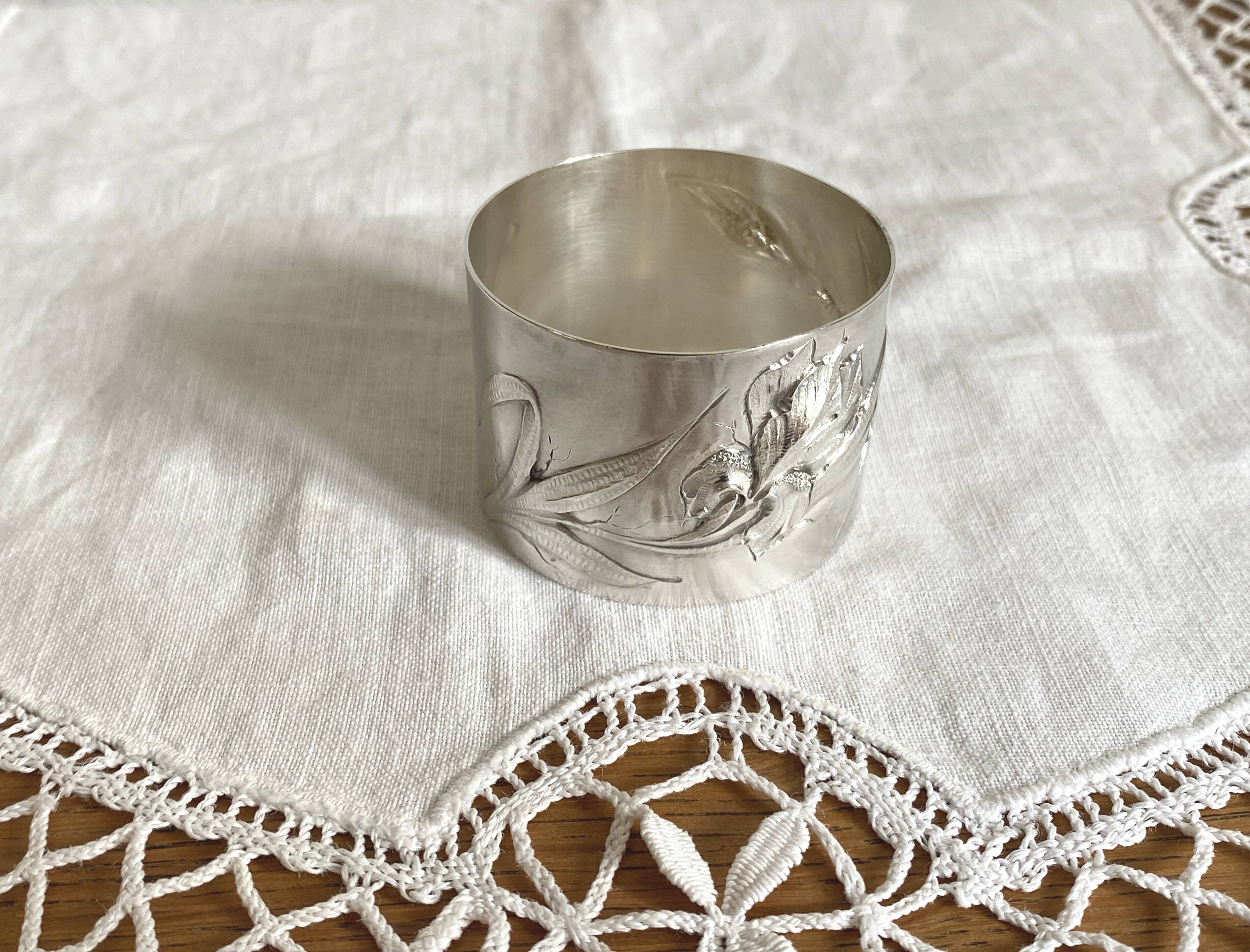 Solid silver napkin ring with Iris Art Nouveau decor