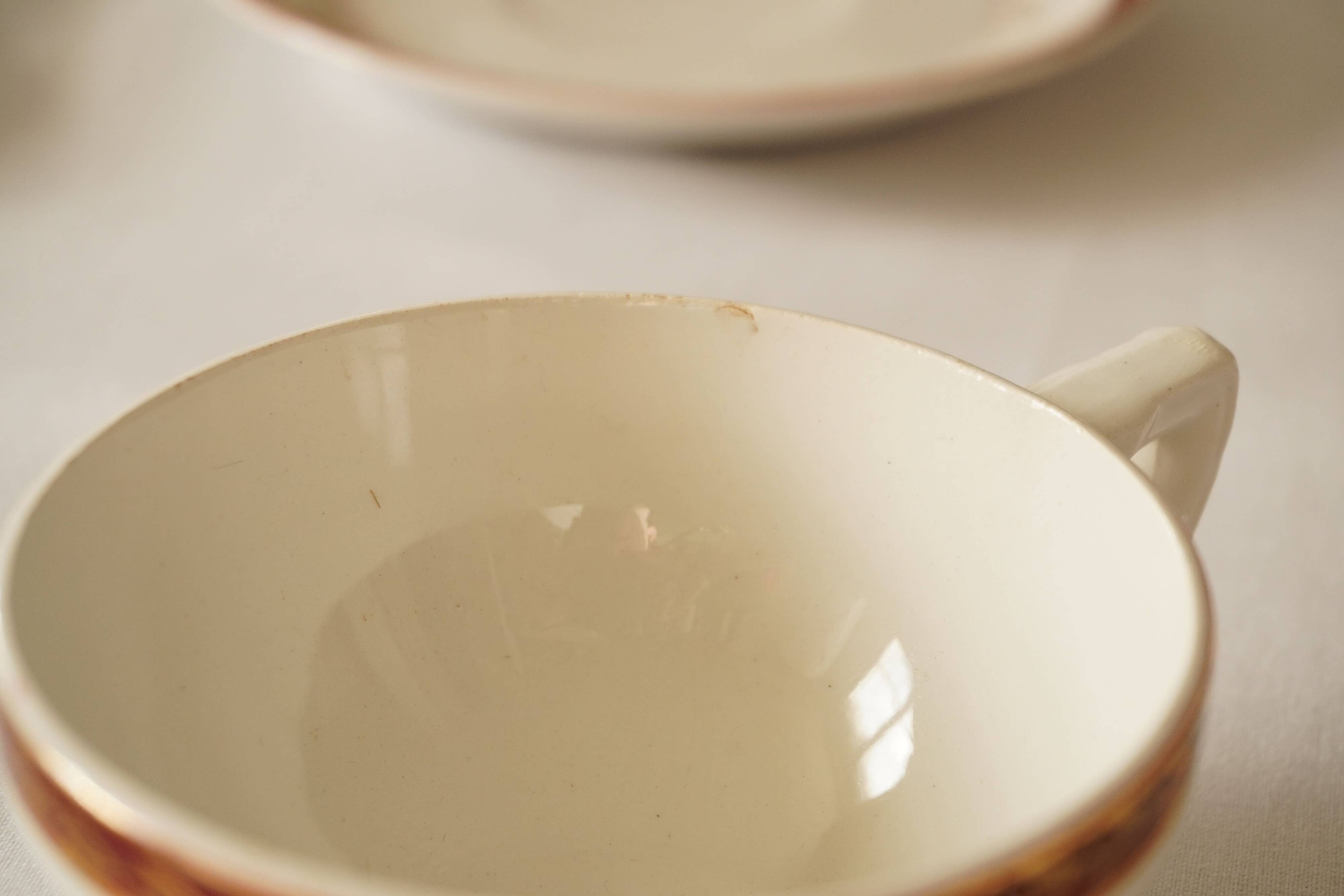 Set of 4 white, red and gold porcelain teacups, Ceranord