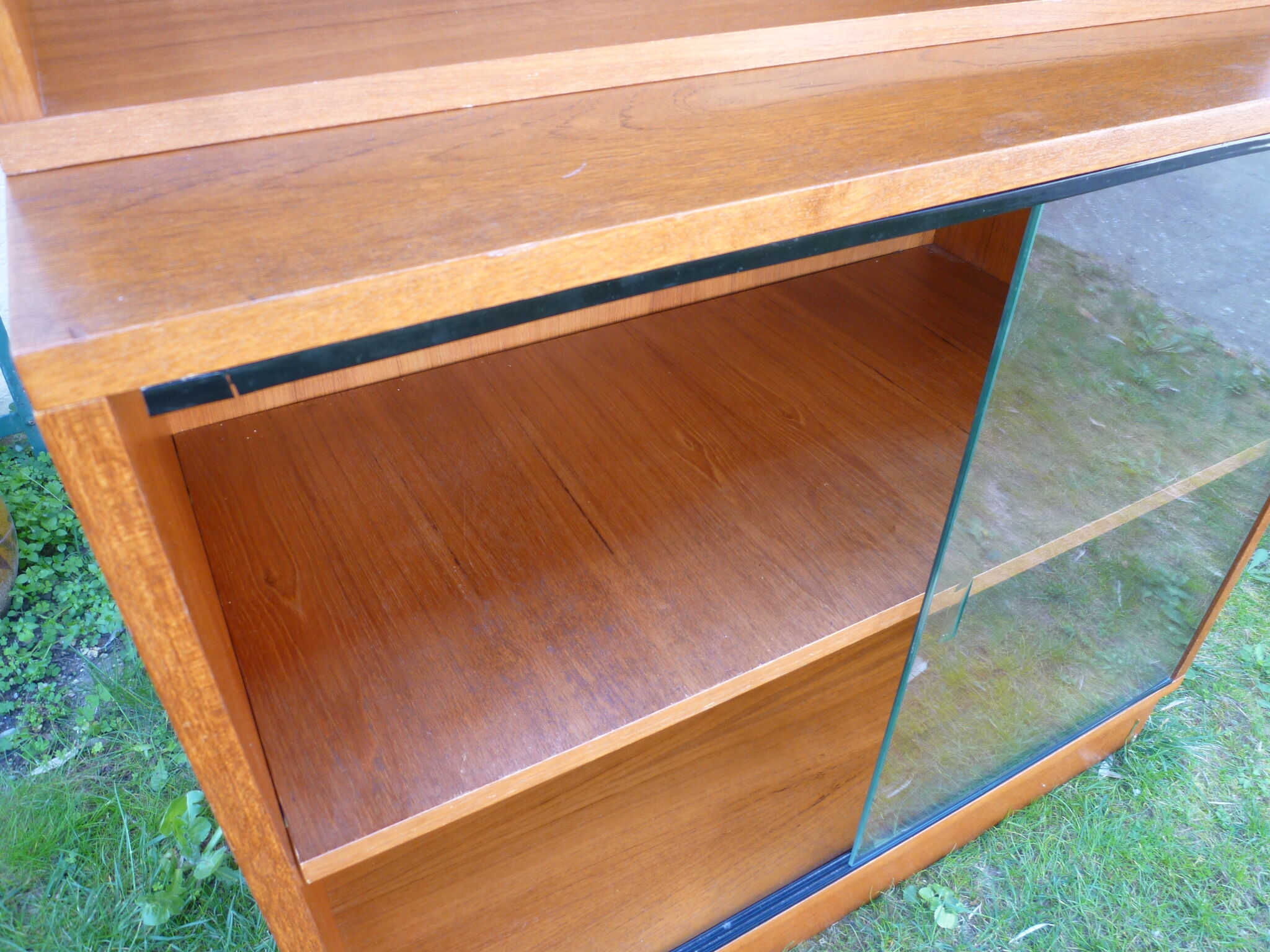 Oscar - shelves and showcase - vintage library