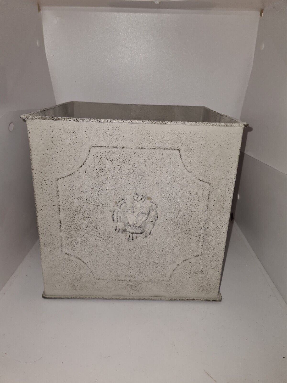 Square planter with a patinated iron lion's head