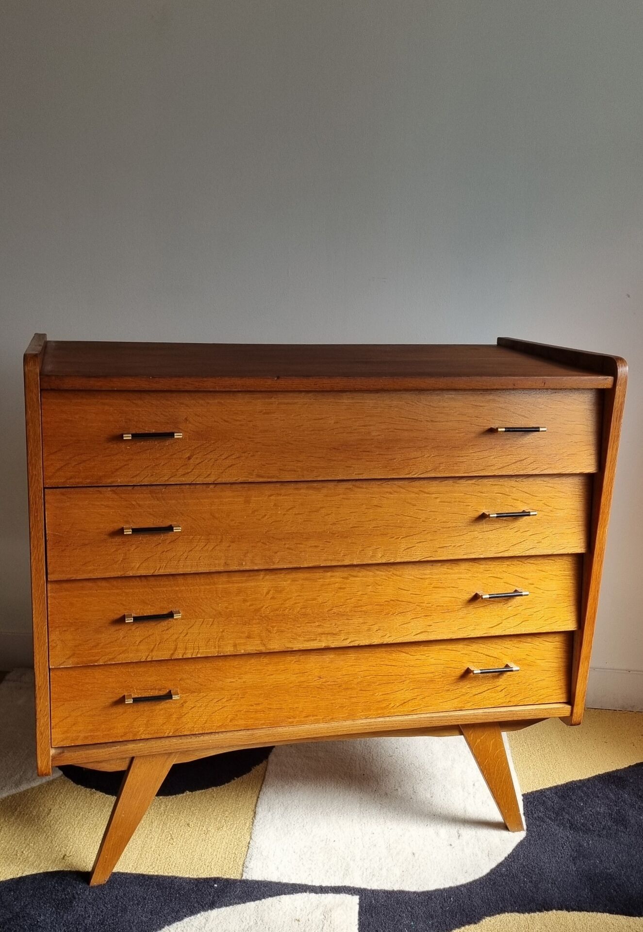 Vintage commode with tapered legs