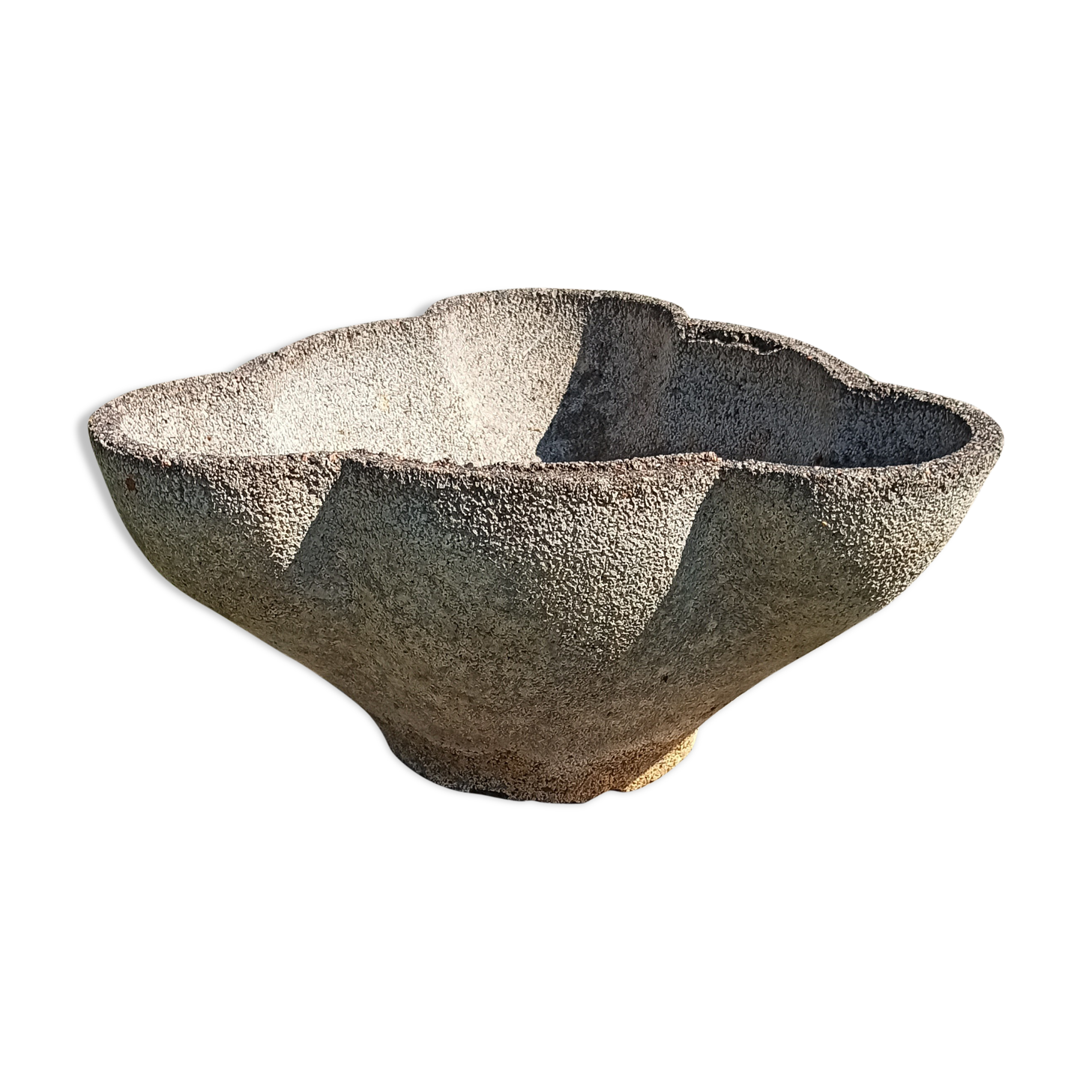 Trilobed cement planter