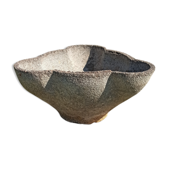 Trilobed cement planter