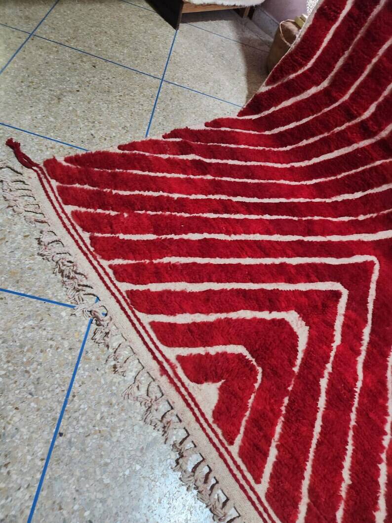 Off-white Moroccan rug with geometric patterns, 200cm x 300cm