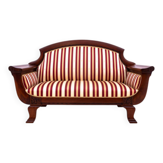 Canapé ancien de la fin du XIXe siècle, Europe du Nord. Après restauration.