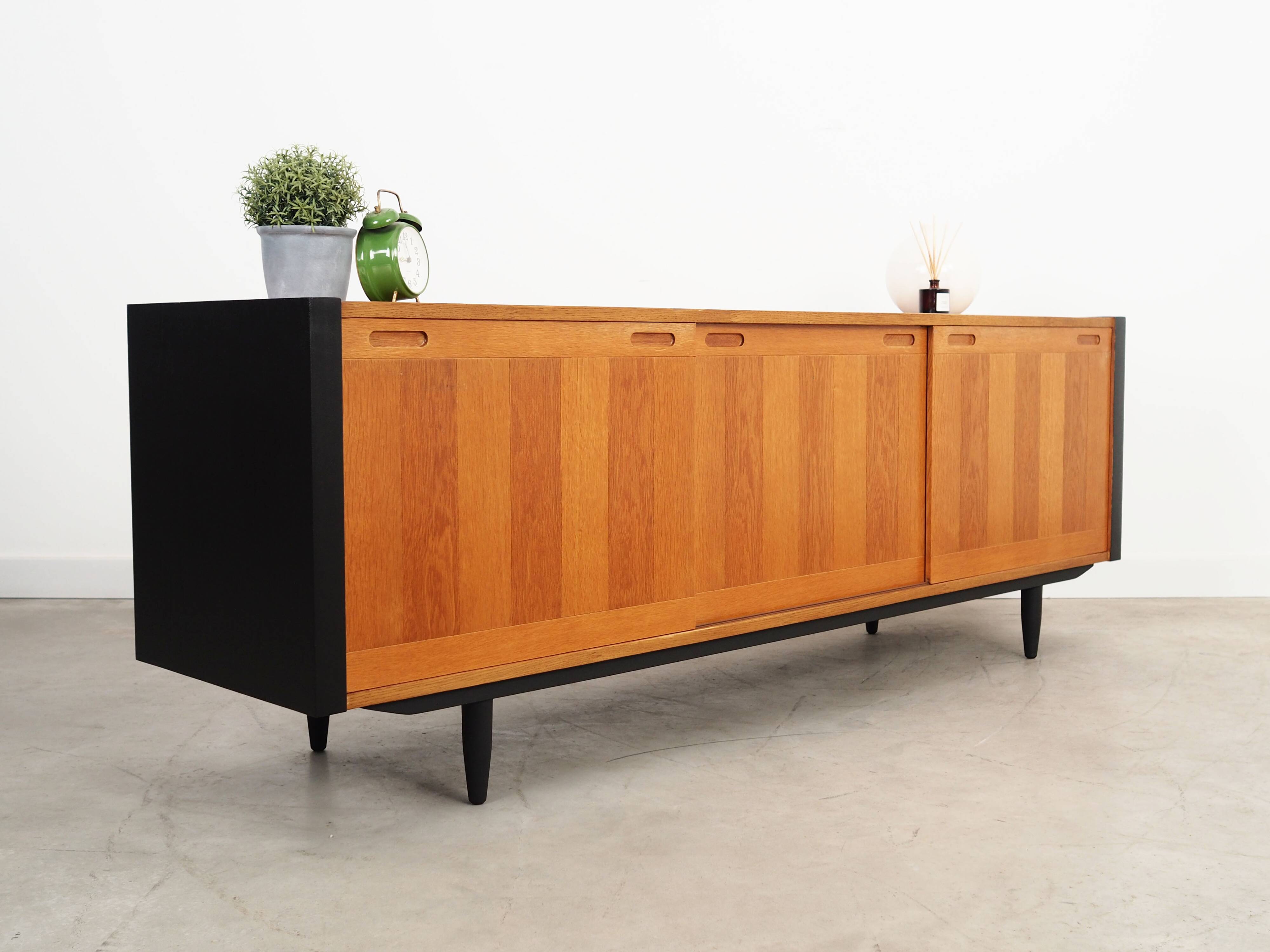 Buffet en frêne, design danois, années 1970, production : Skovby Møbelfabrik
