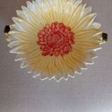 Sunflower-shaped bowl with handles