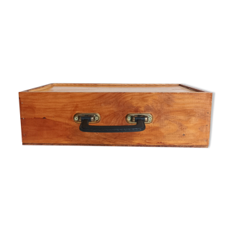 Wooden sliding box with handle