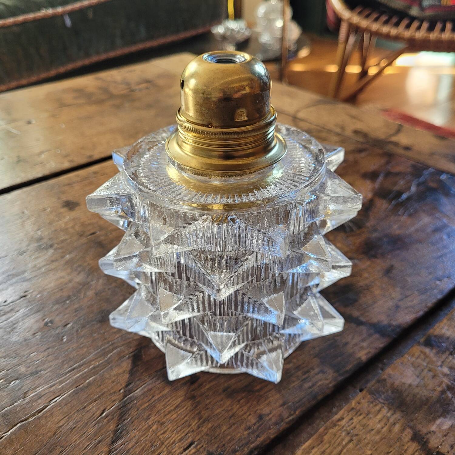 Abat-jour en verre moulé géométrique années 1960