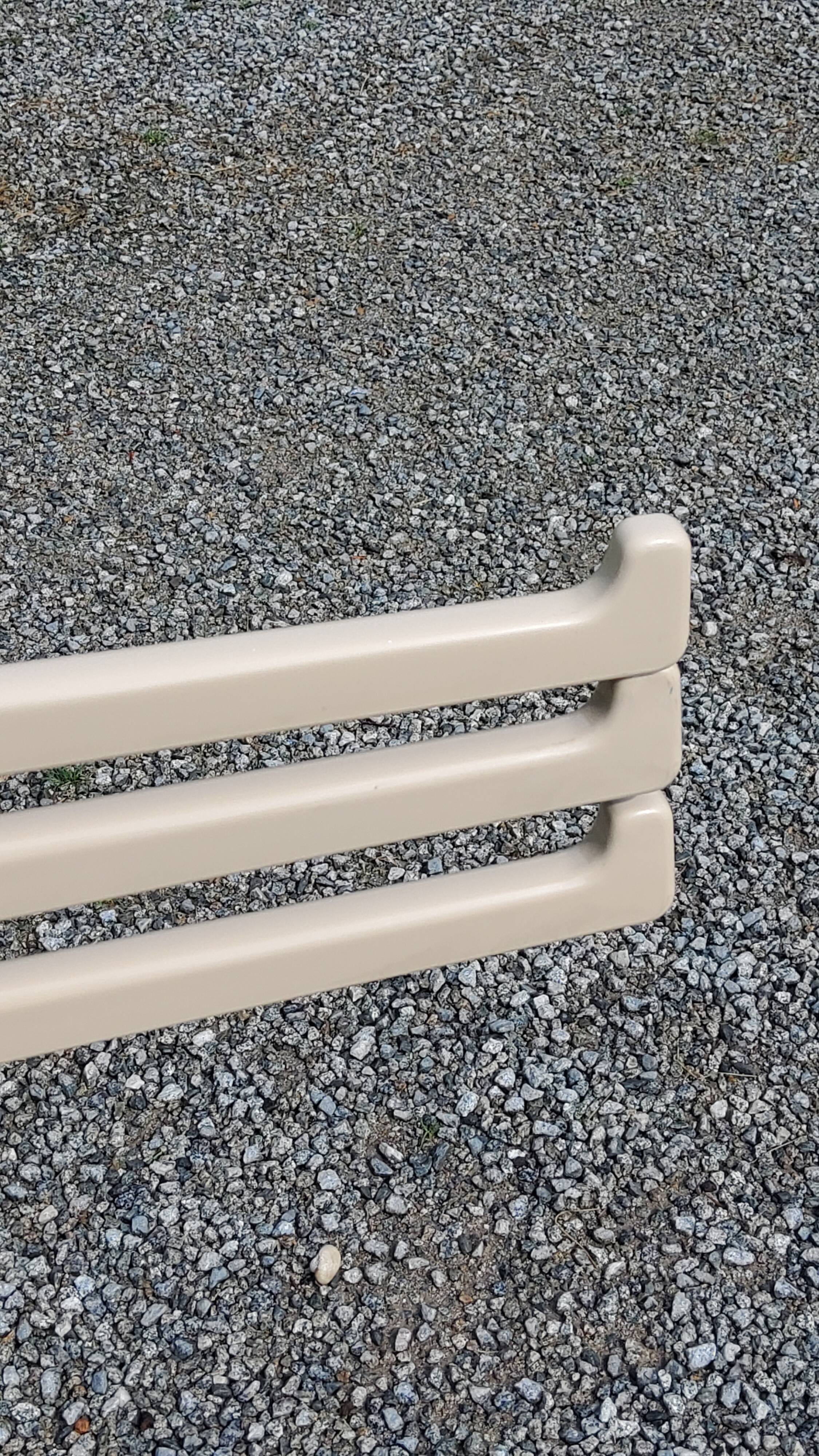 Designer towel holder in beige ABS plastic Makio Hasuike 1970