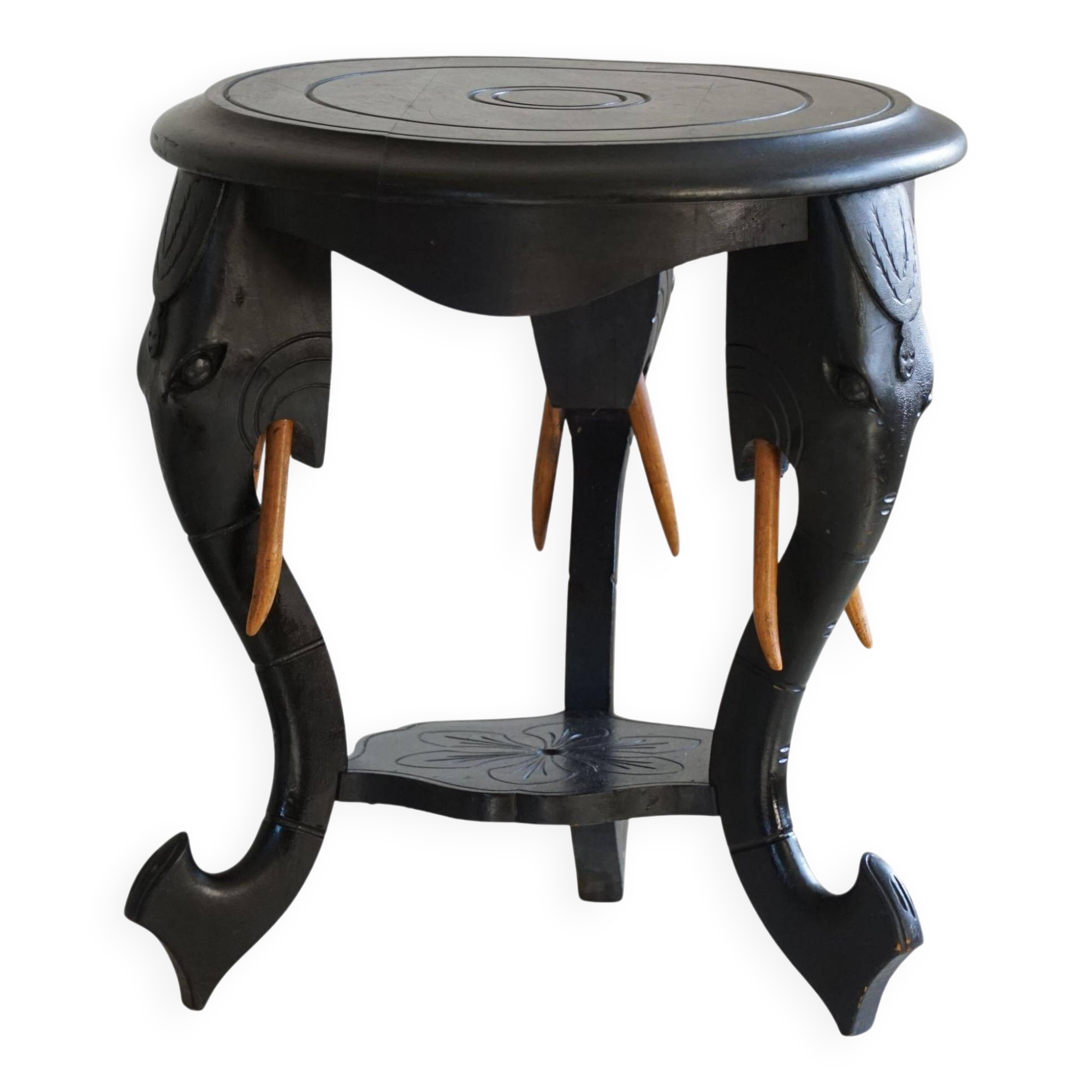 Side table in hardwood ebony with three elephant head-shaped legs, Eastern India, 1920s.