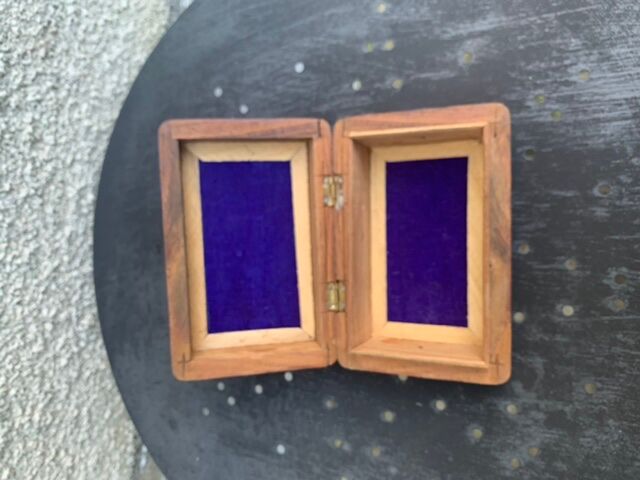 Jewelry box or card box in chiseled wood and vintage mother-of-pearl