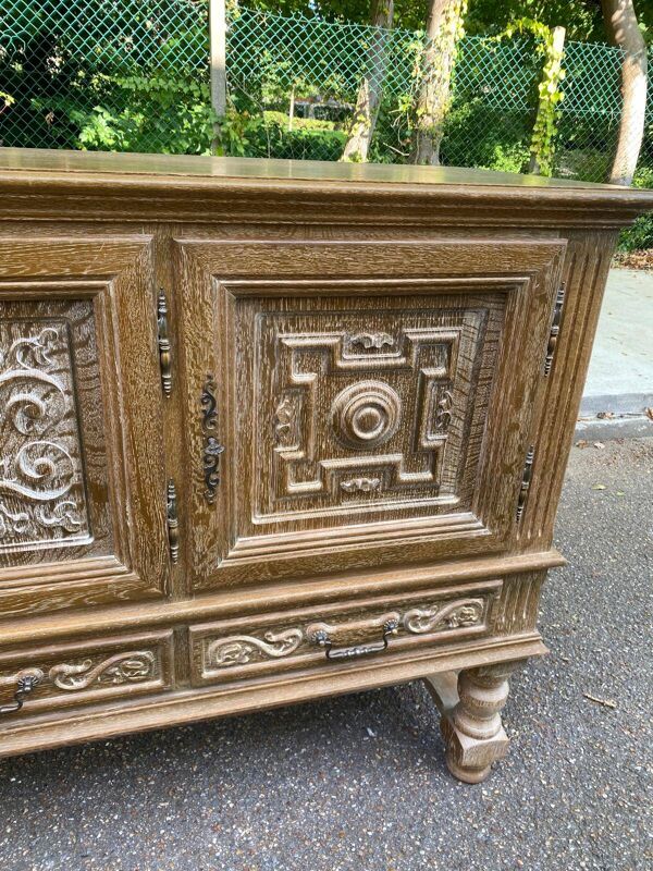 Enfilade en bois massif patinée renaissance espagnol