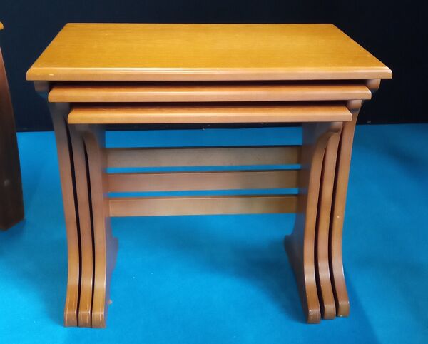 Tables gigognes anglaises années 70