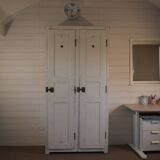 Armoire blanche en bois