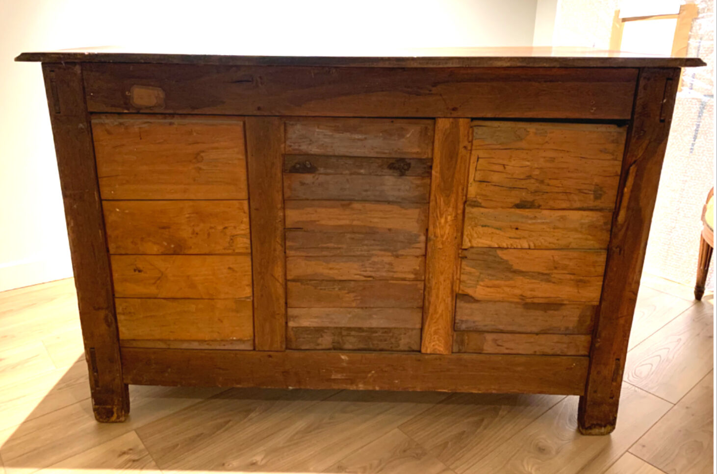 Chest of drawers in walnut eighteenth century