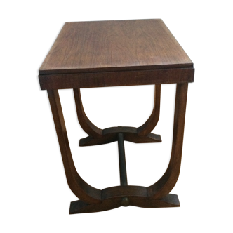Table to the rounded lines of the 1950s