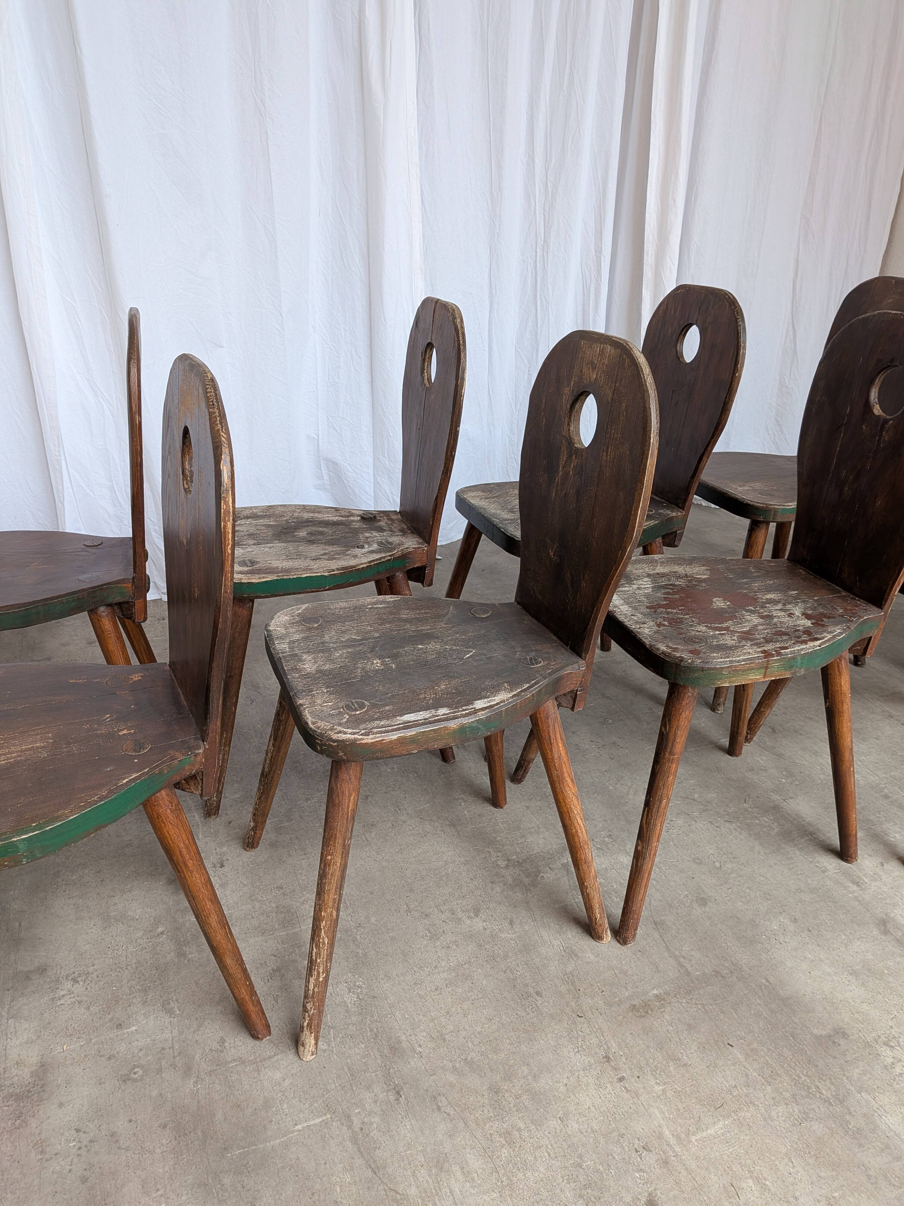 8 chaises brutalistes vintage en bois