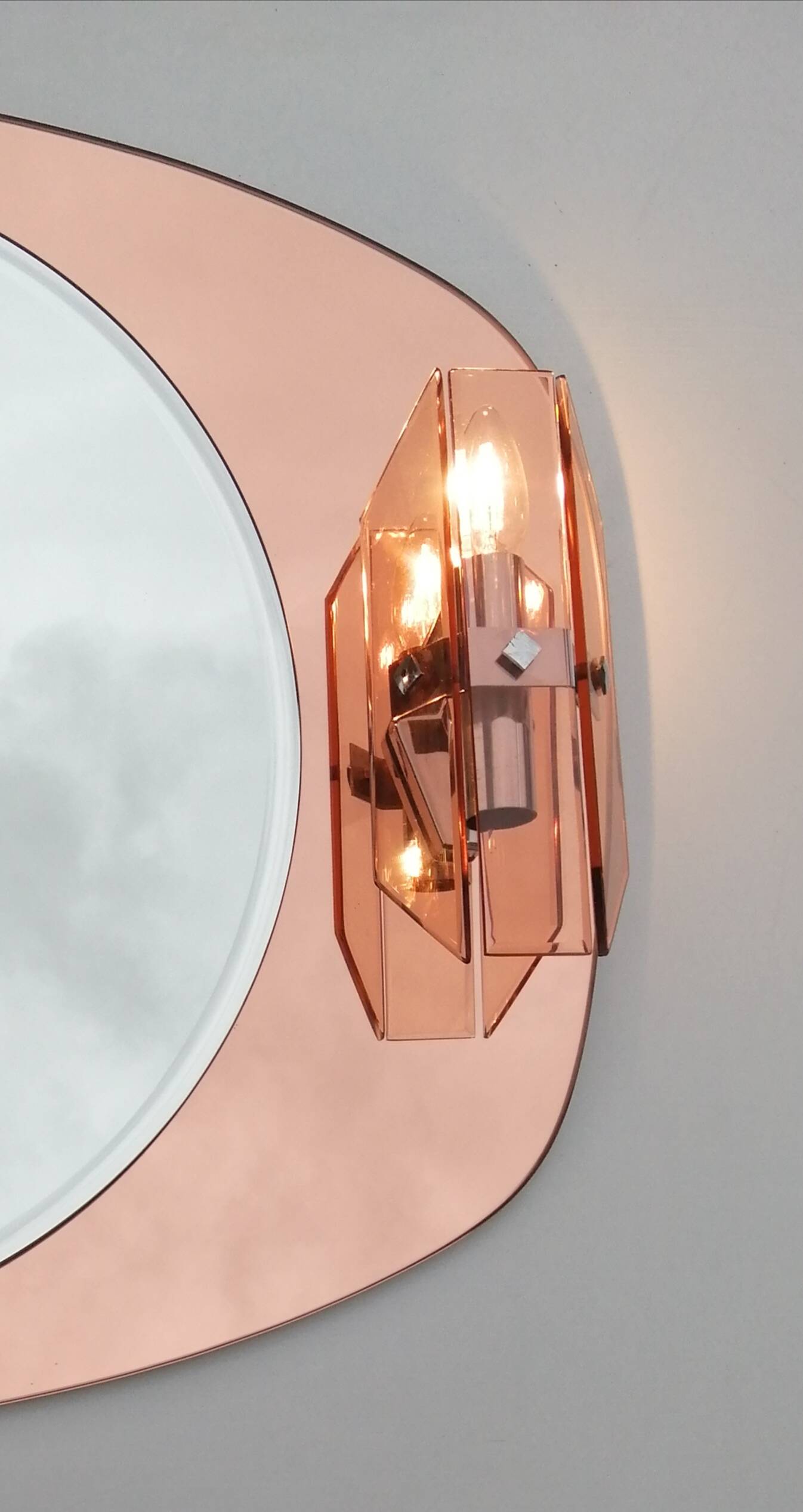 Designer mirror with its Italian pink glass sconces Veca vintage 1970.