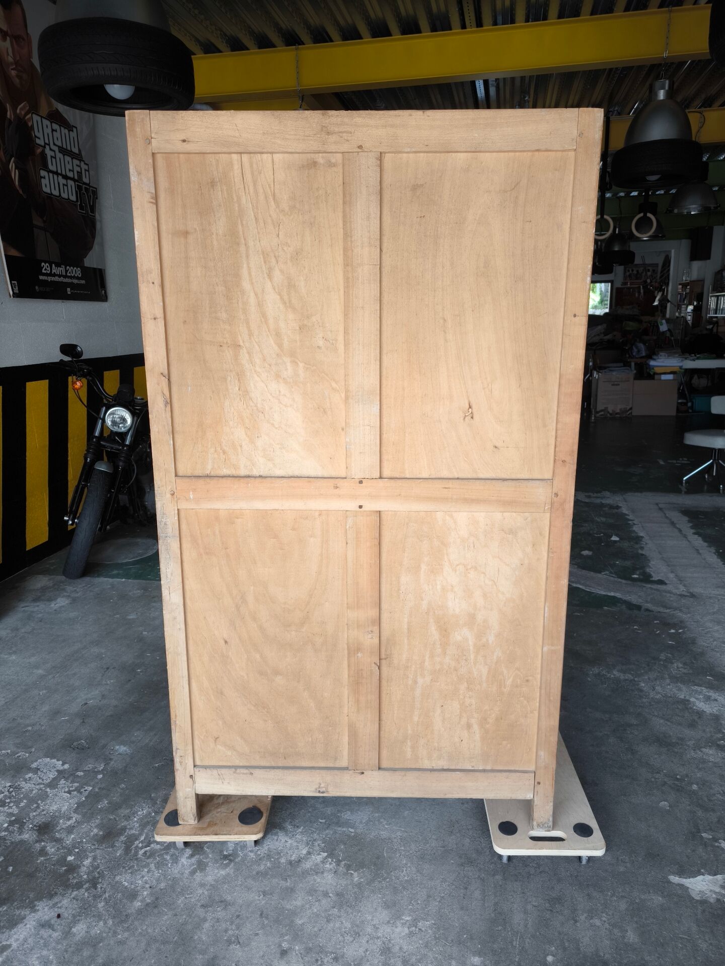 Armoire parisienne