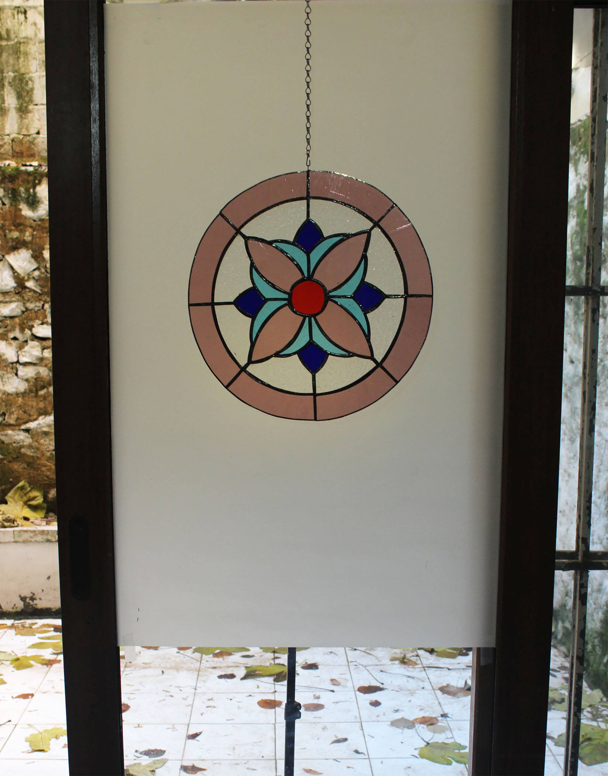 Vitrail circulaire décoratif à motif floral – Verre coloré fait main, Ø 40
