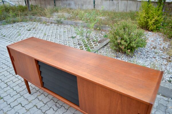 Enfilade danoise moderne teak par Nils Jonsson pour Hugo Troeds années 1960