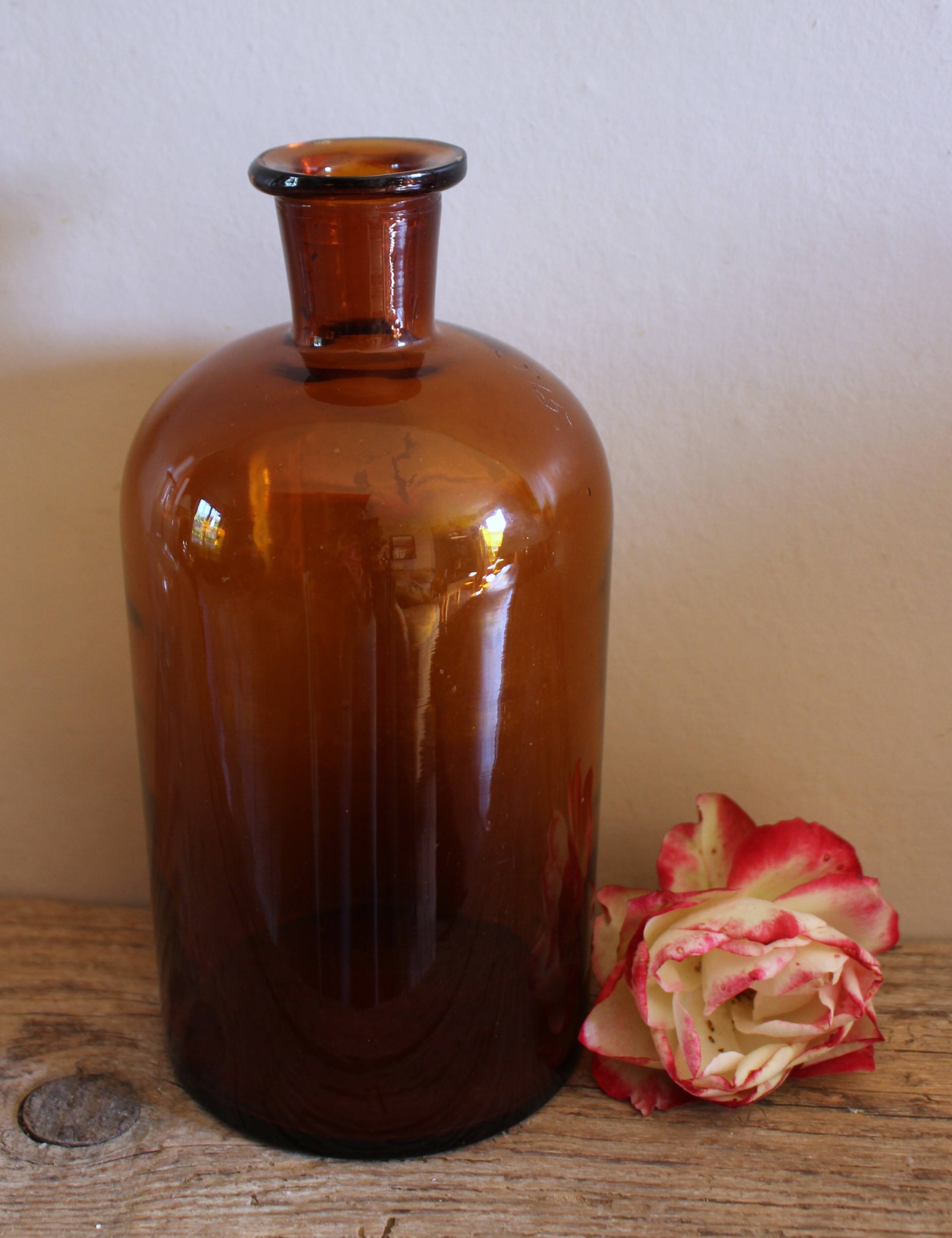 Vase en verre ambré flacon vintage