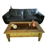 Table basse vitrée en pin.