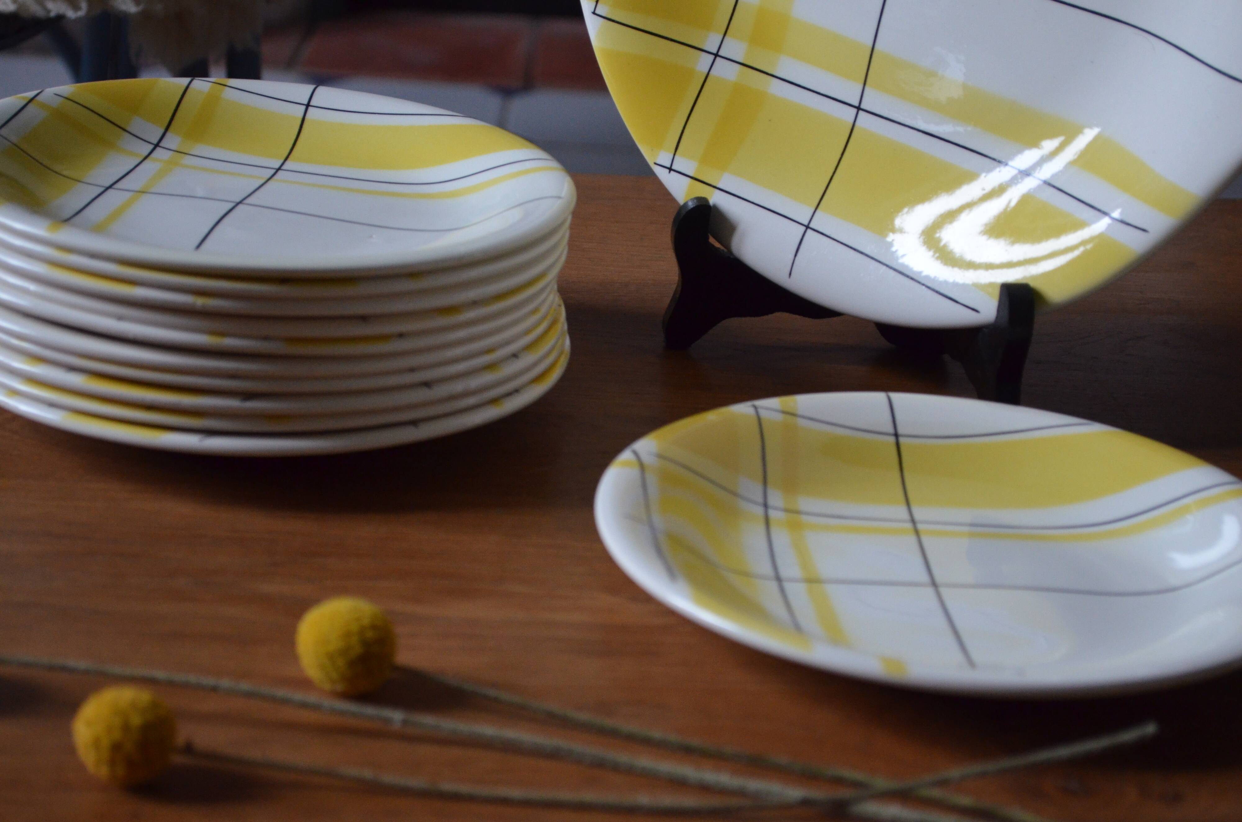 Montreal dessert service from Salins