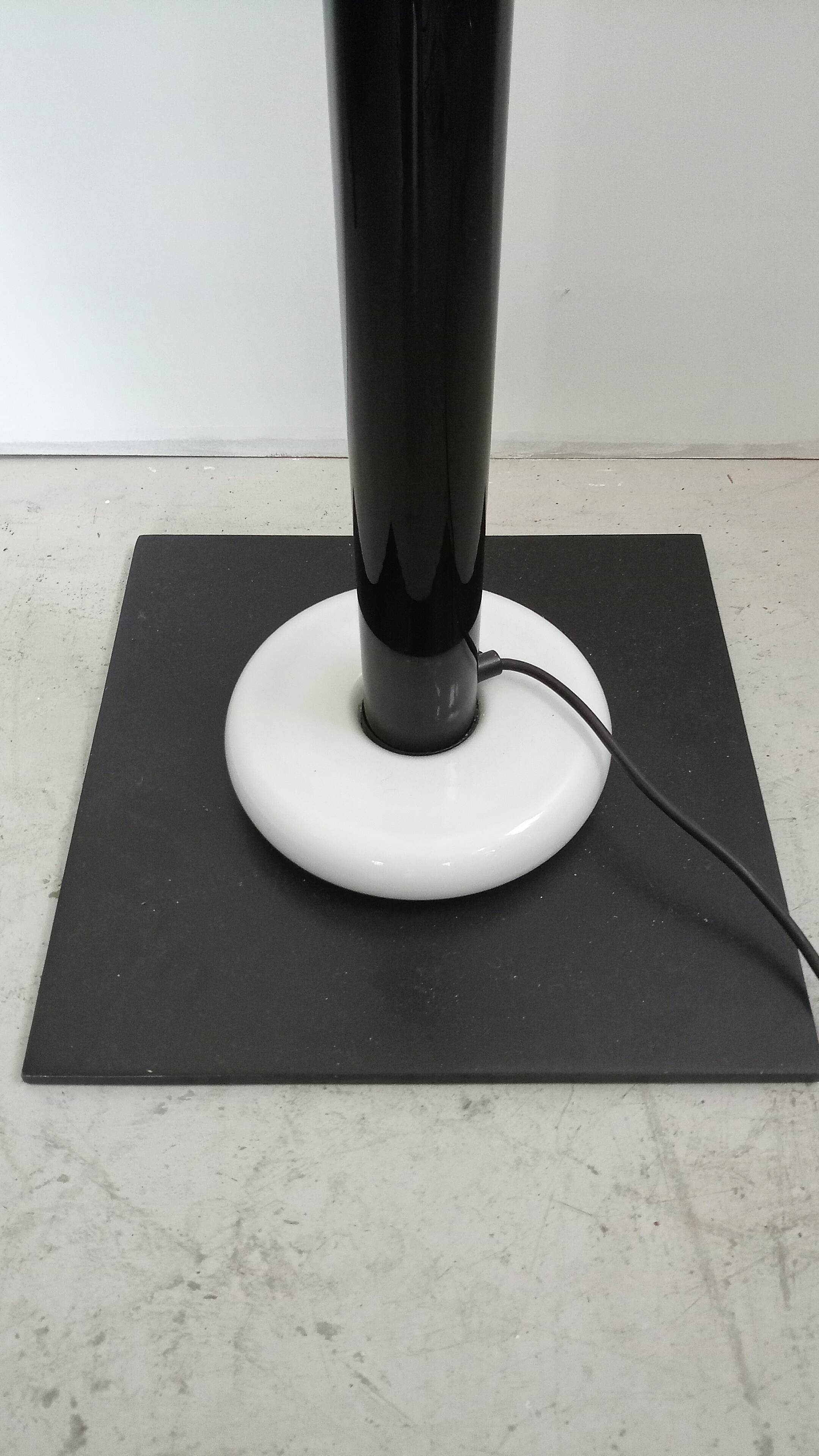 Rare signed Glass Floor lamp by Venini, italy