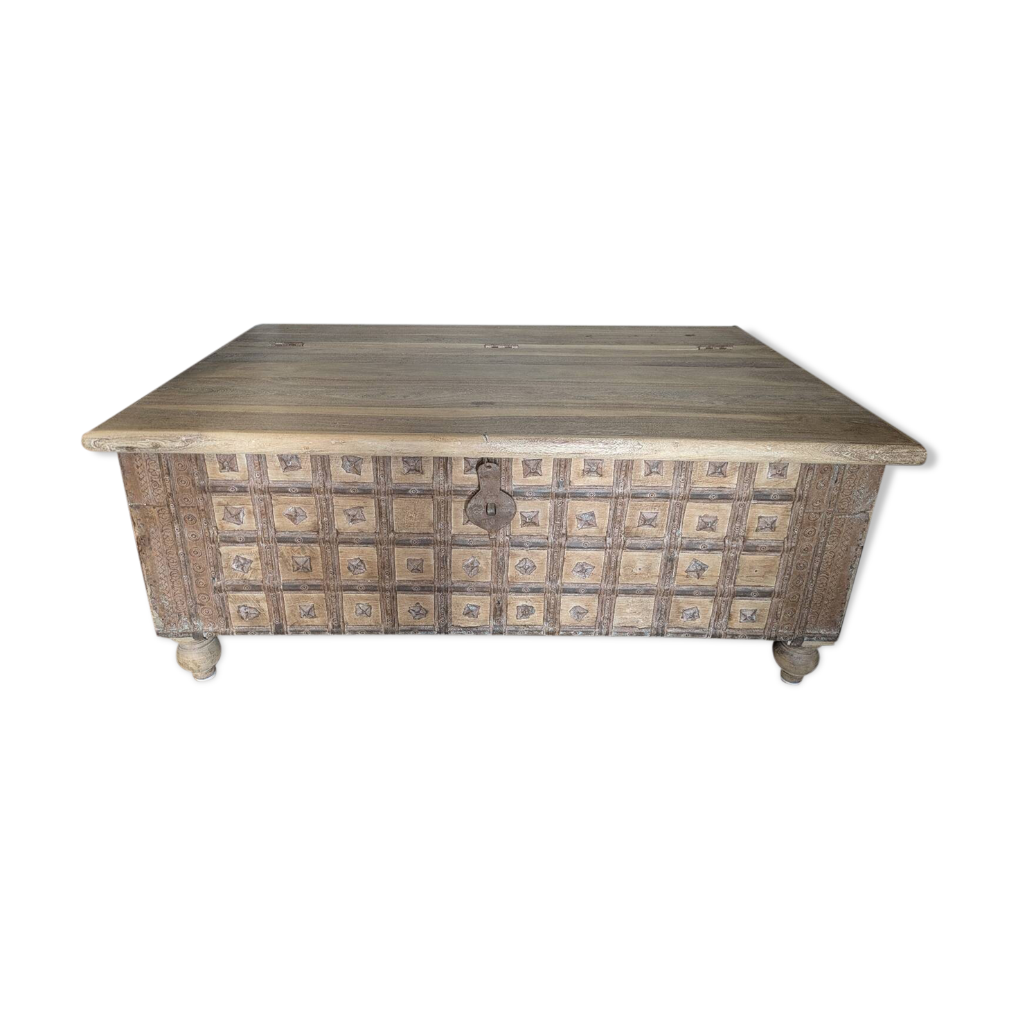 Authentic antique chest/trunk from Rajasthan, hammered metal and teak