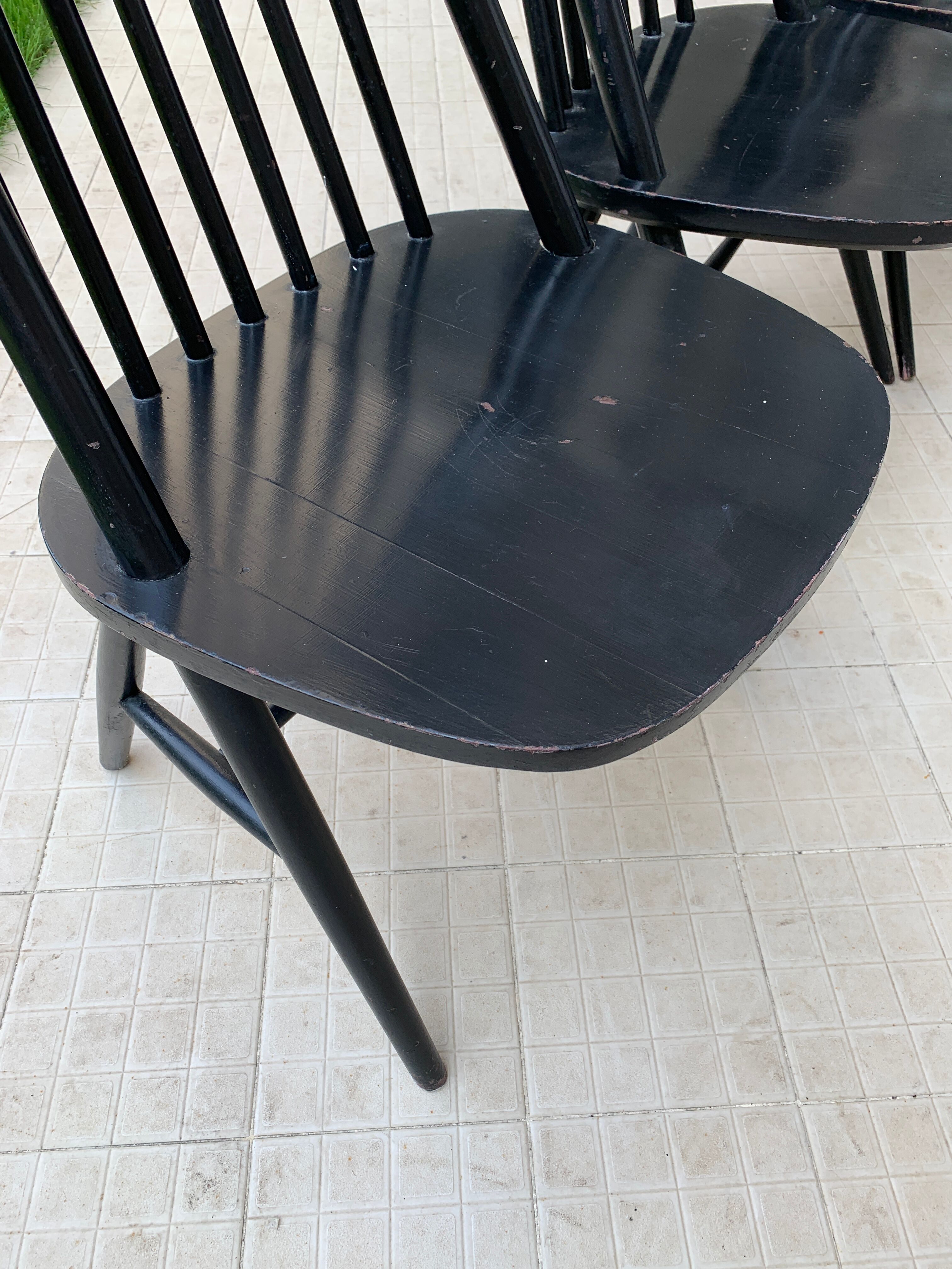 Set of 4 black chairs