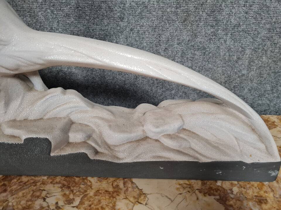 Pair of golden pheasants in crisp porcelain, Art Deco period