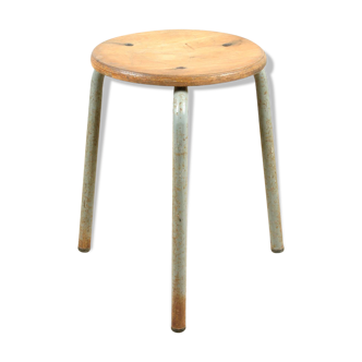 Of the 50/60 tripod stool