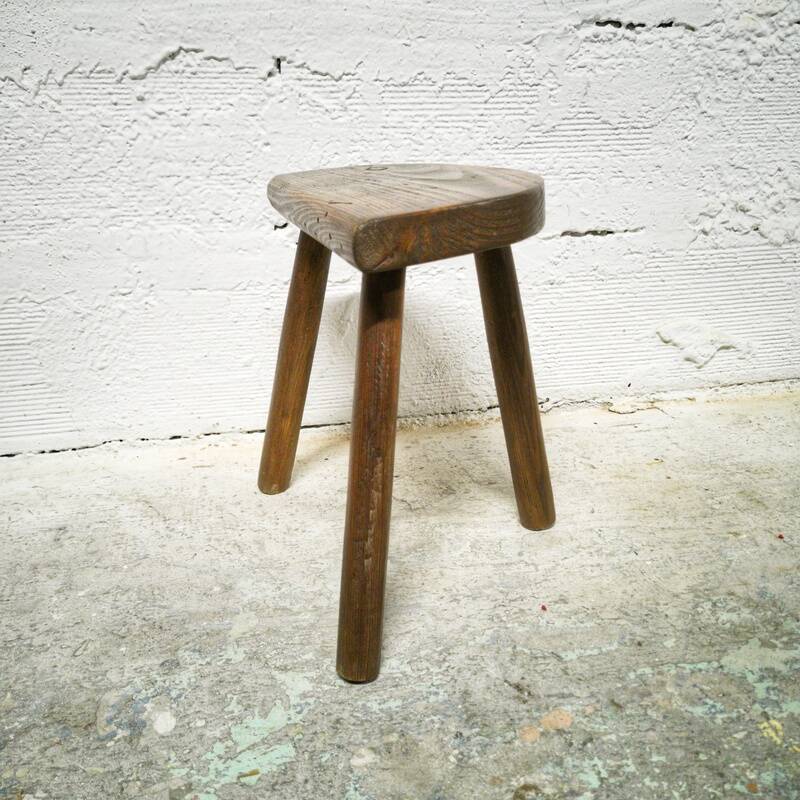 Tripod cowherd stool