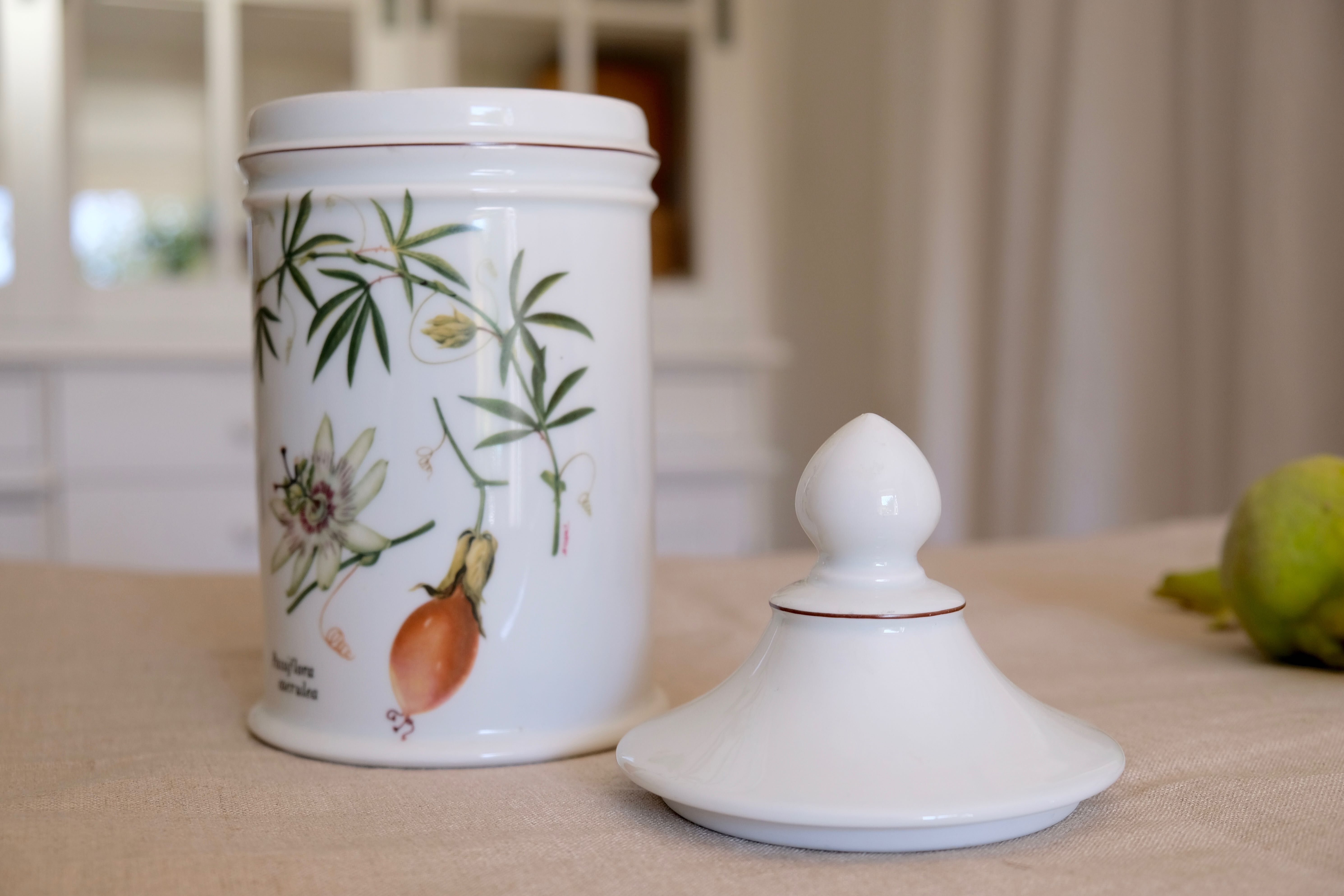 Pharmacy jar "Passiflora" porcelain Lourioux, creations Ph. Dehoulières France