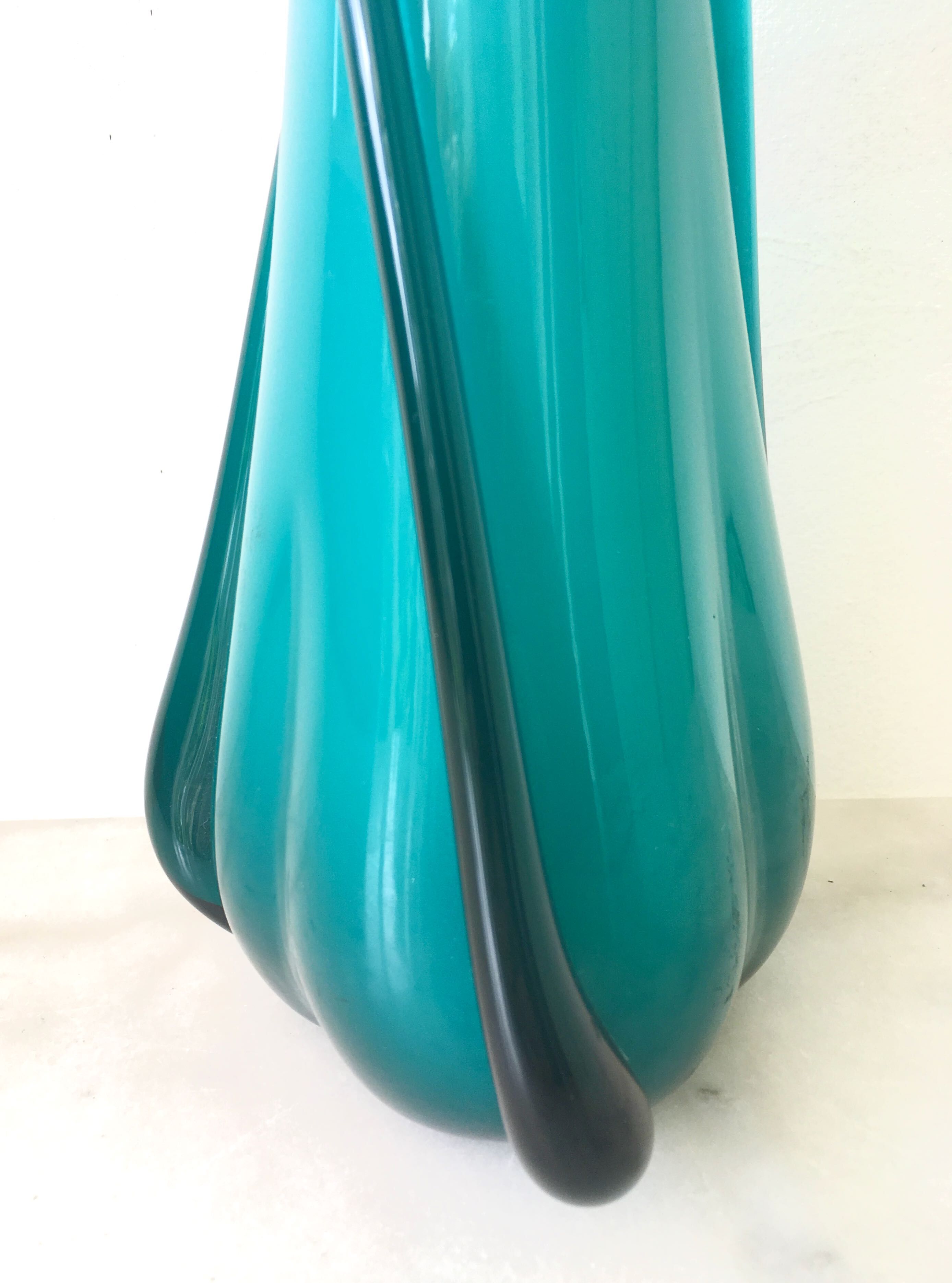 Vase peacock blue peacock blown soufflé