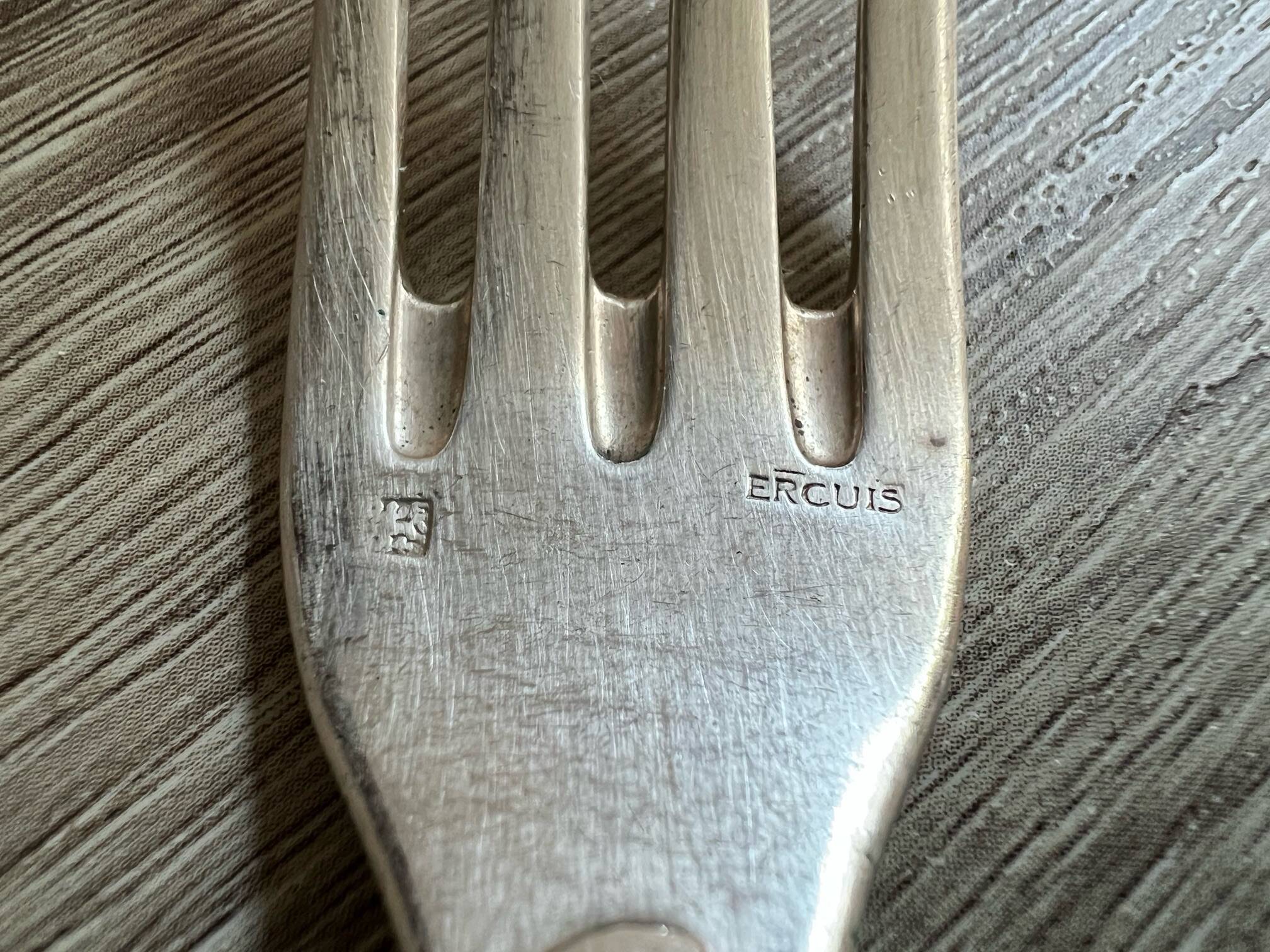 5 silver-plated metal forks with the Ercuis hallmark.