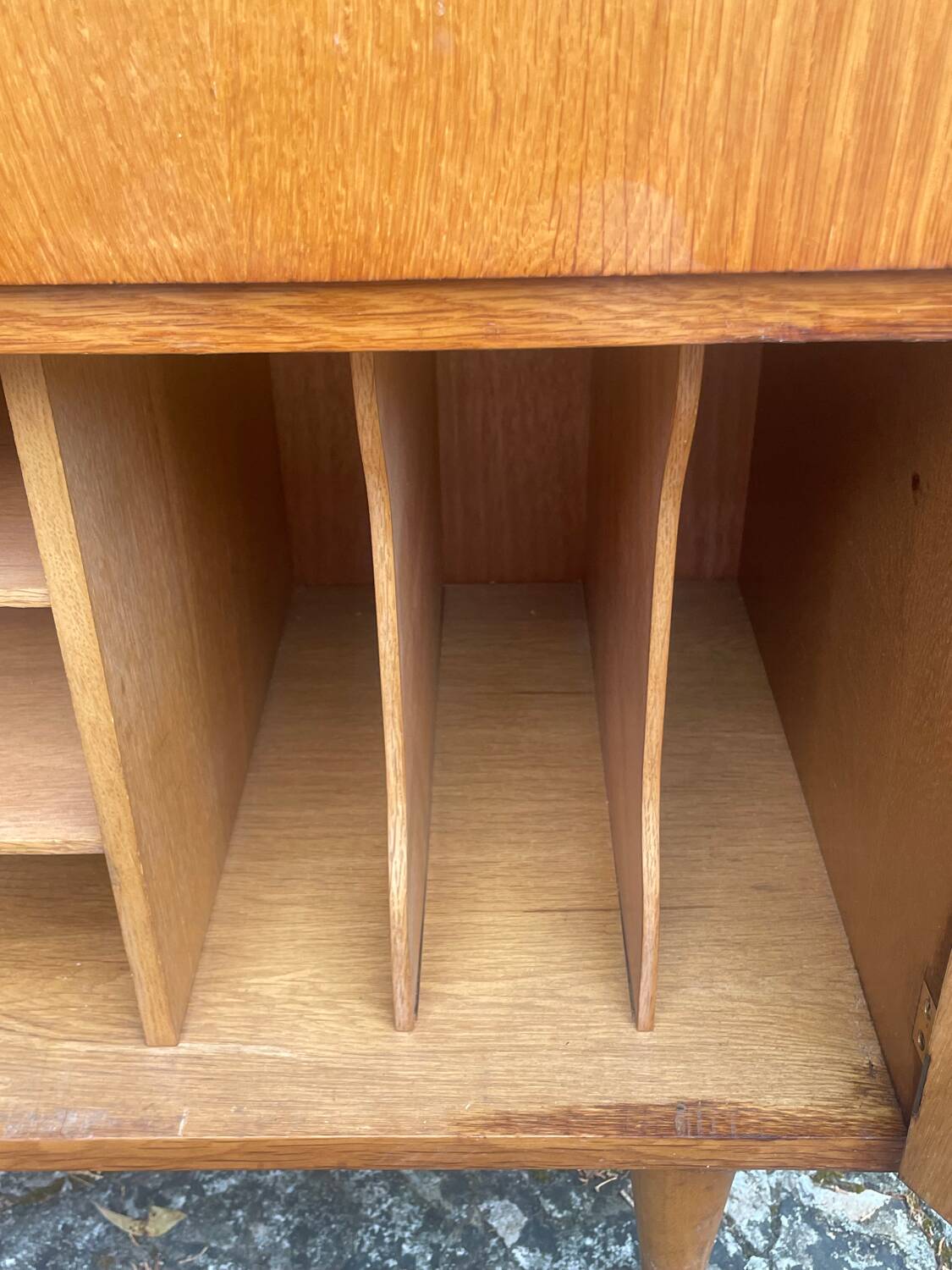 Side table on wheels