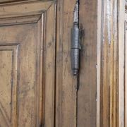 Armoire à Secret Du 17ème Siècle En Noyer