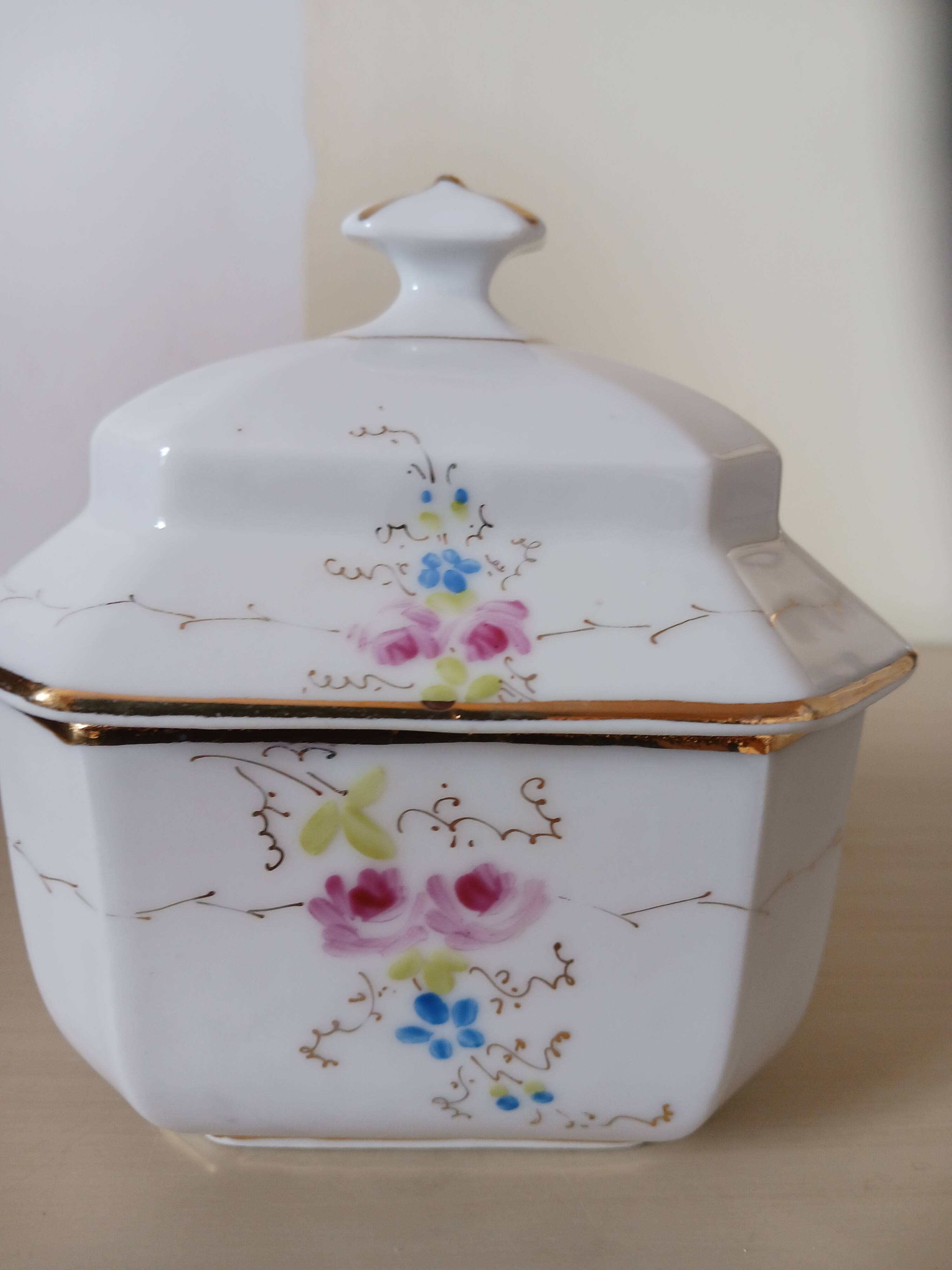 Vintage porcelain sugar bowl.
