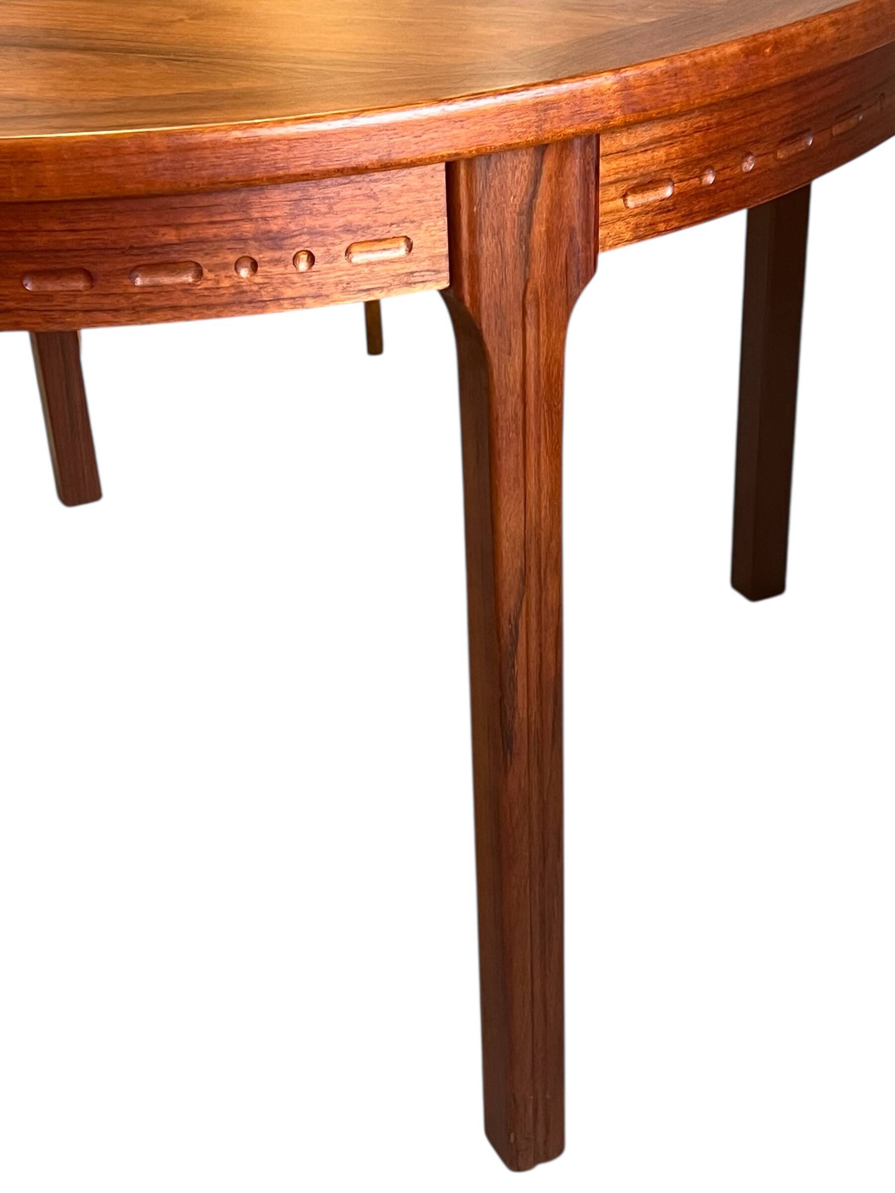 Round dining table in rosewood.