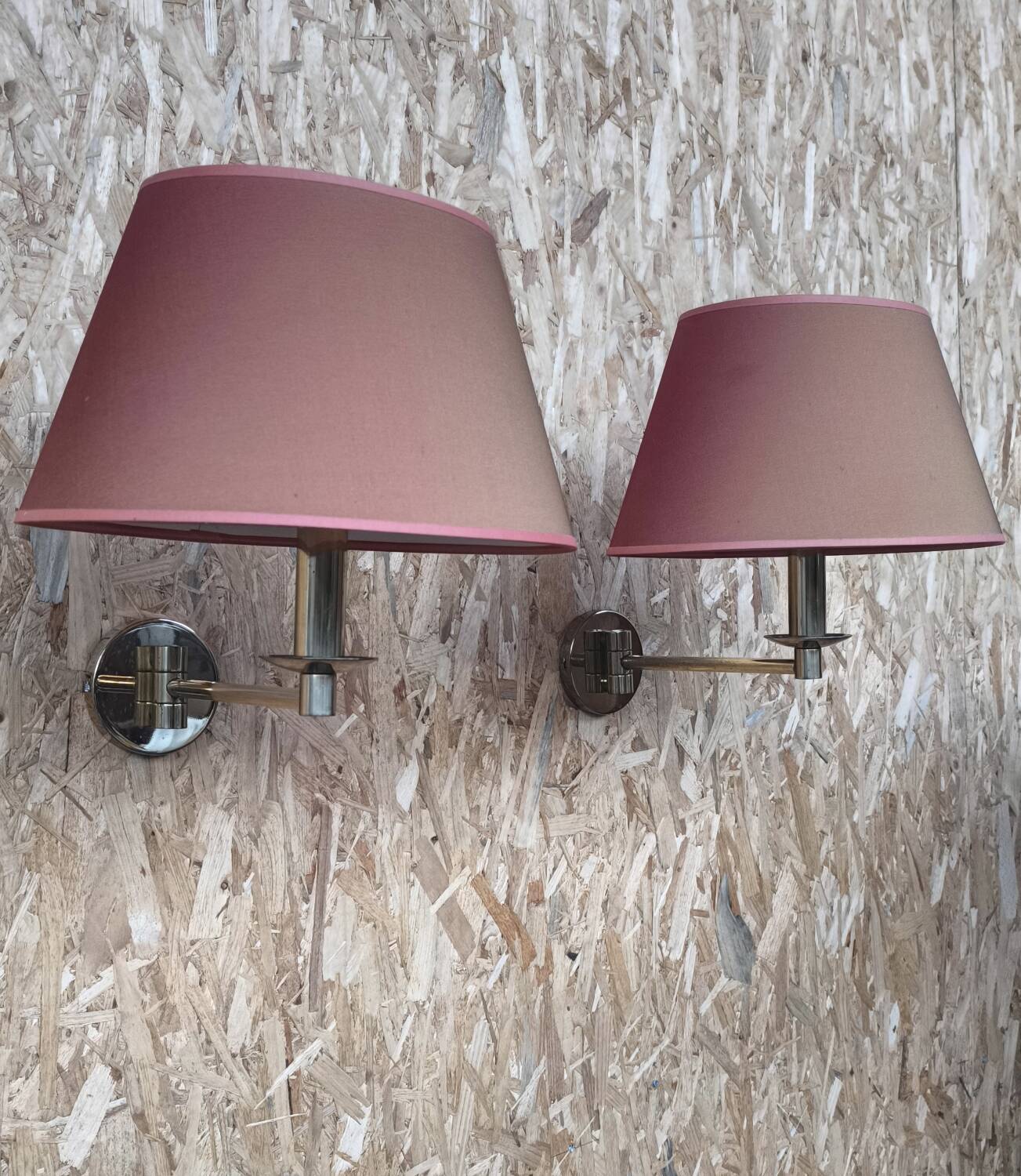 Pair of wall lights, reading light in gilded brass