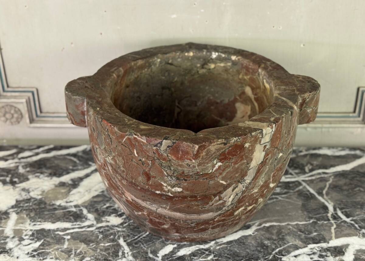 Large marble mortar from Rance, 18th century