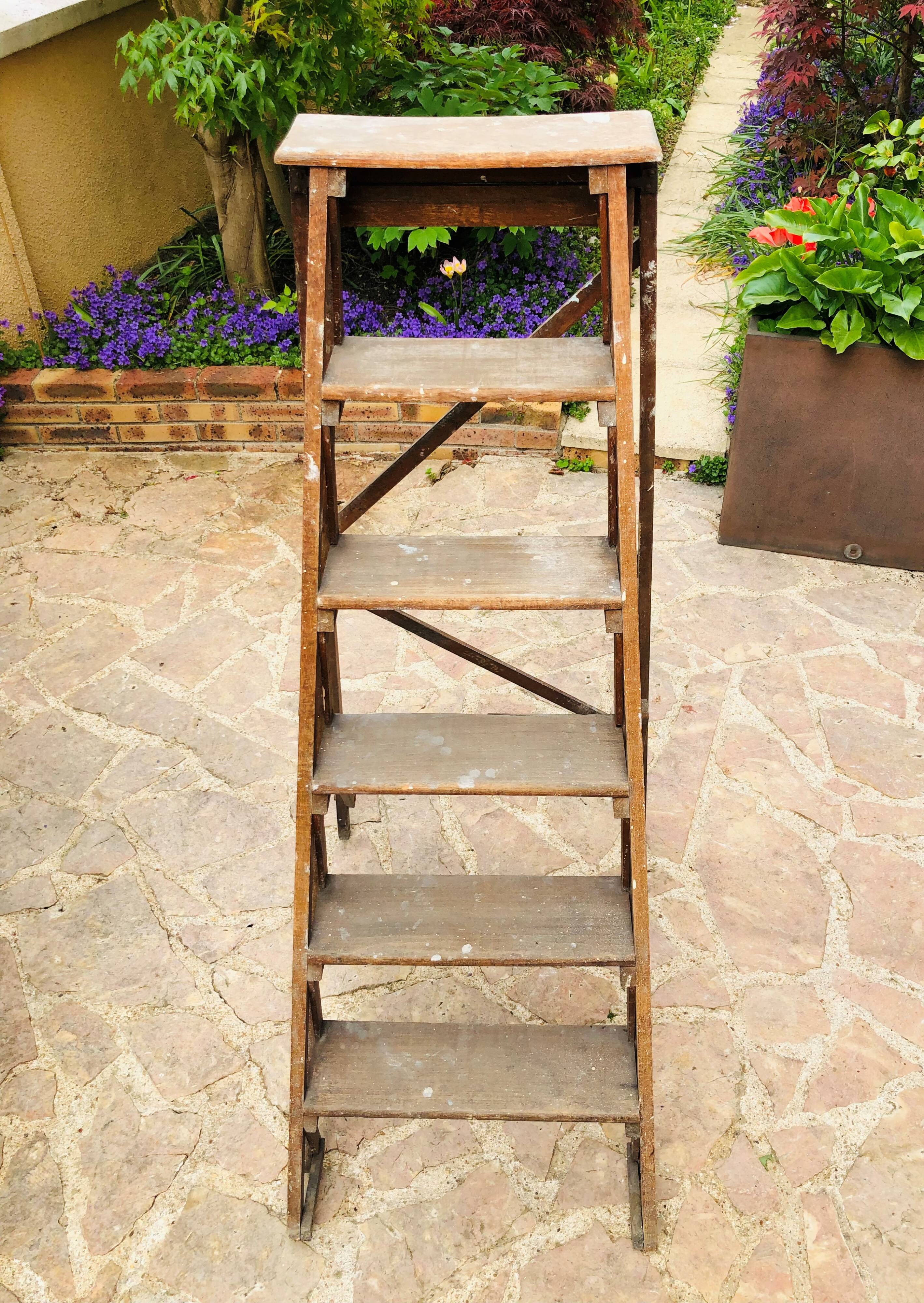 Wooden painter's stepladder