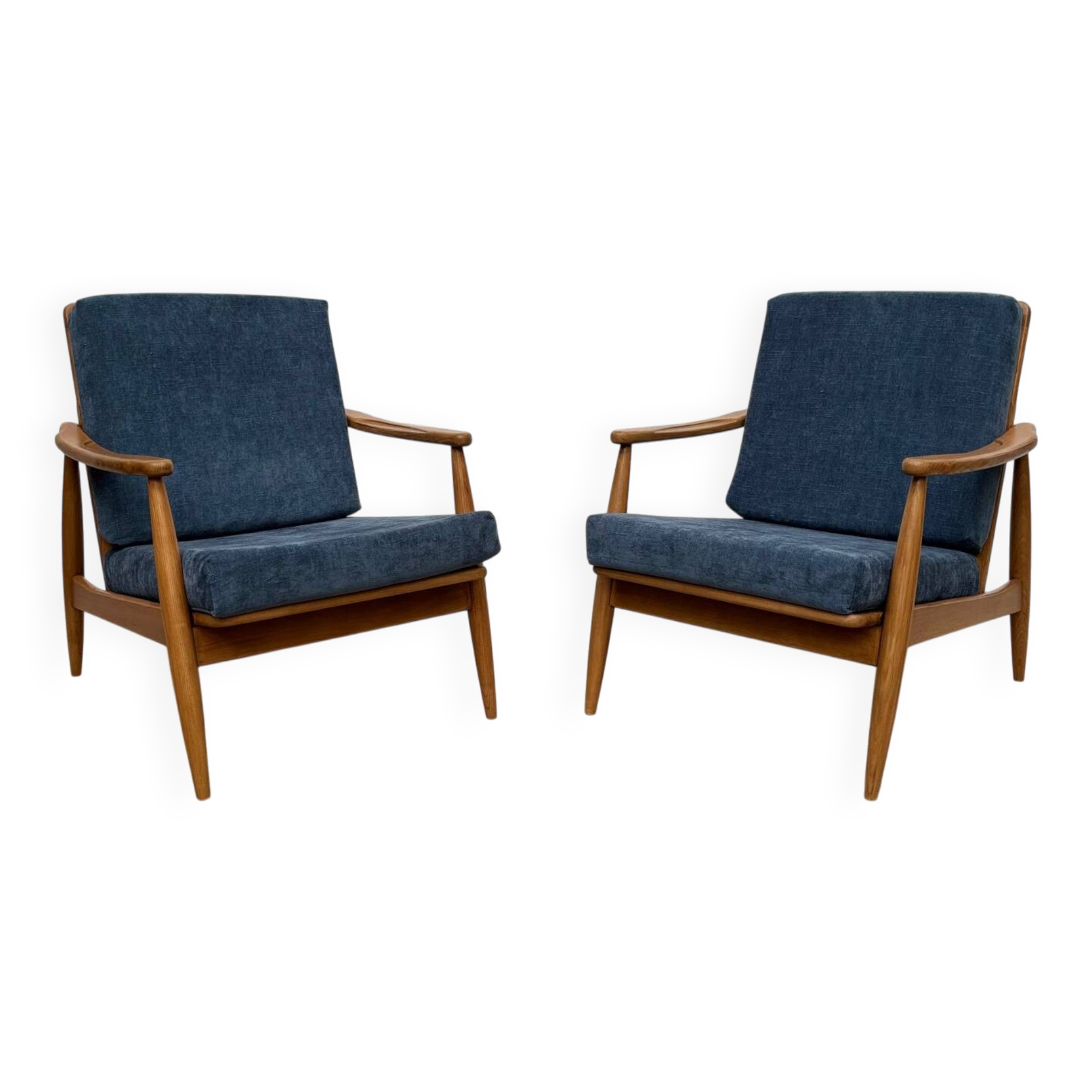 Set of two Scandinavian-style oak armchairs