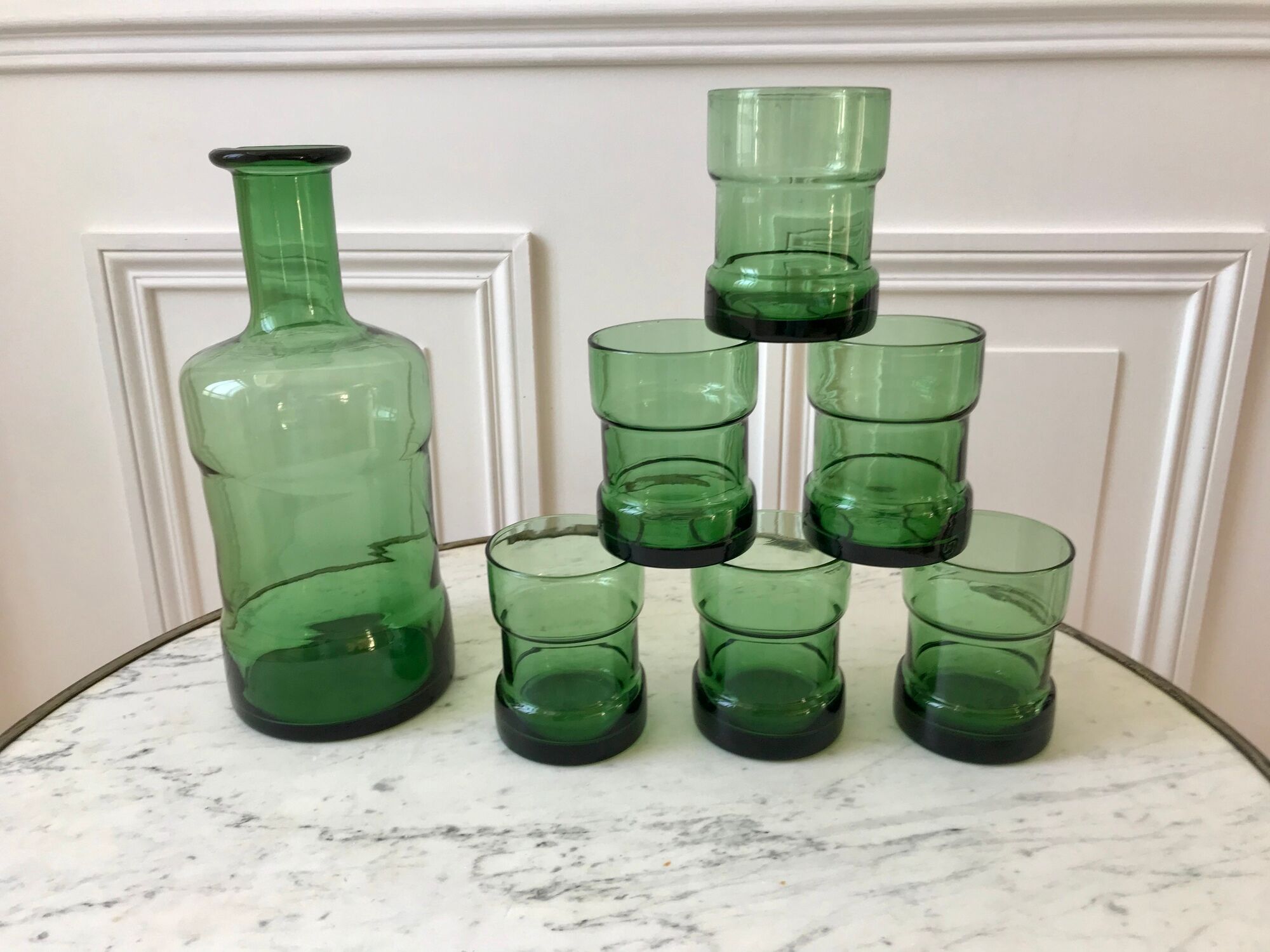 Set of a decanter and 6 glasses colored green bottle 70s