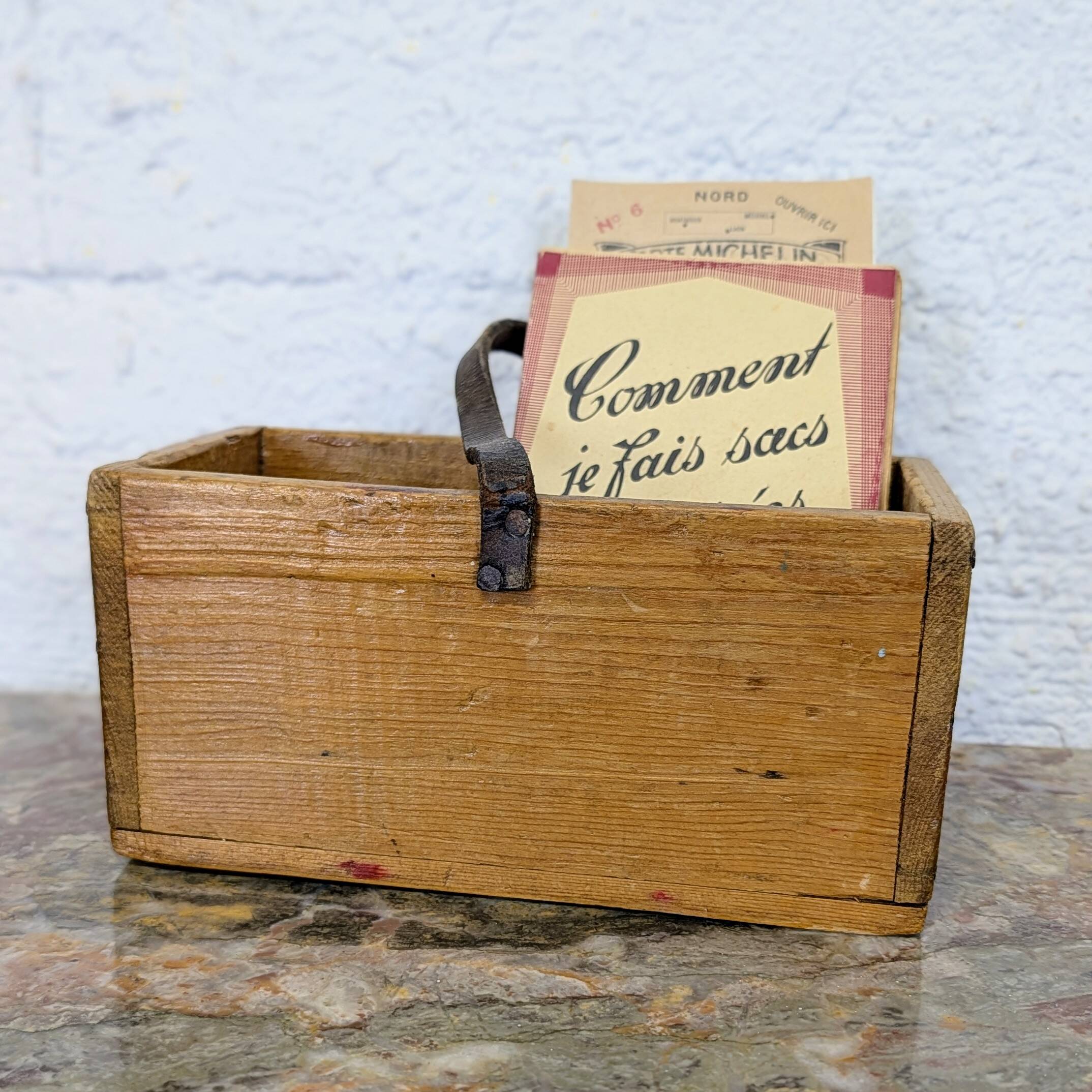 Petit porte-outils de métier en bois et poignée cuir