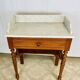 Table de toilette